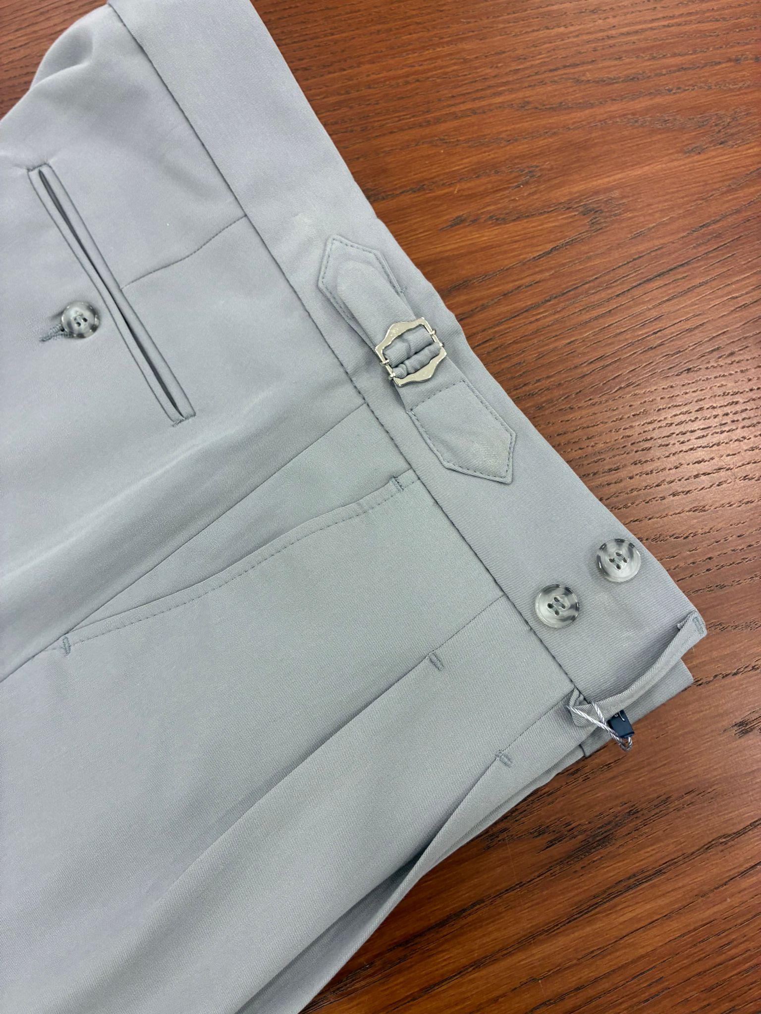 Erkek Regular Fit Yüksek Bel Piliseli Tokalı Kumaş Pantolon - Açık gri