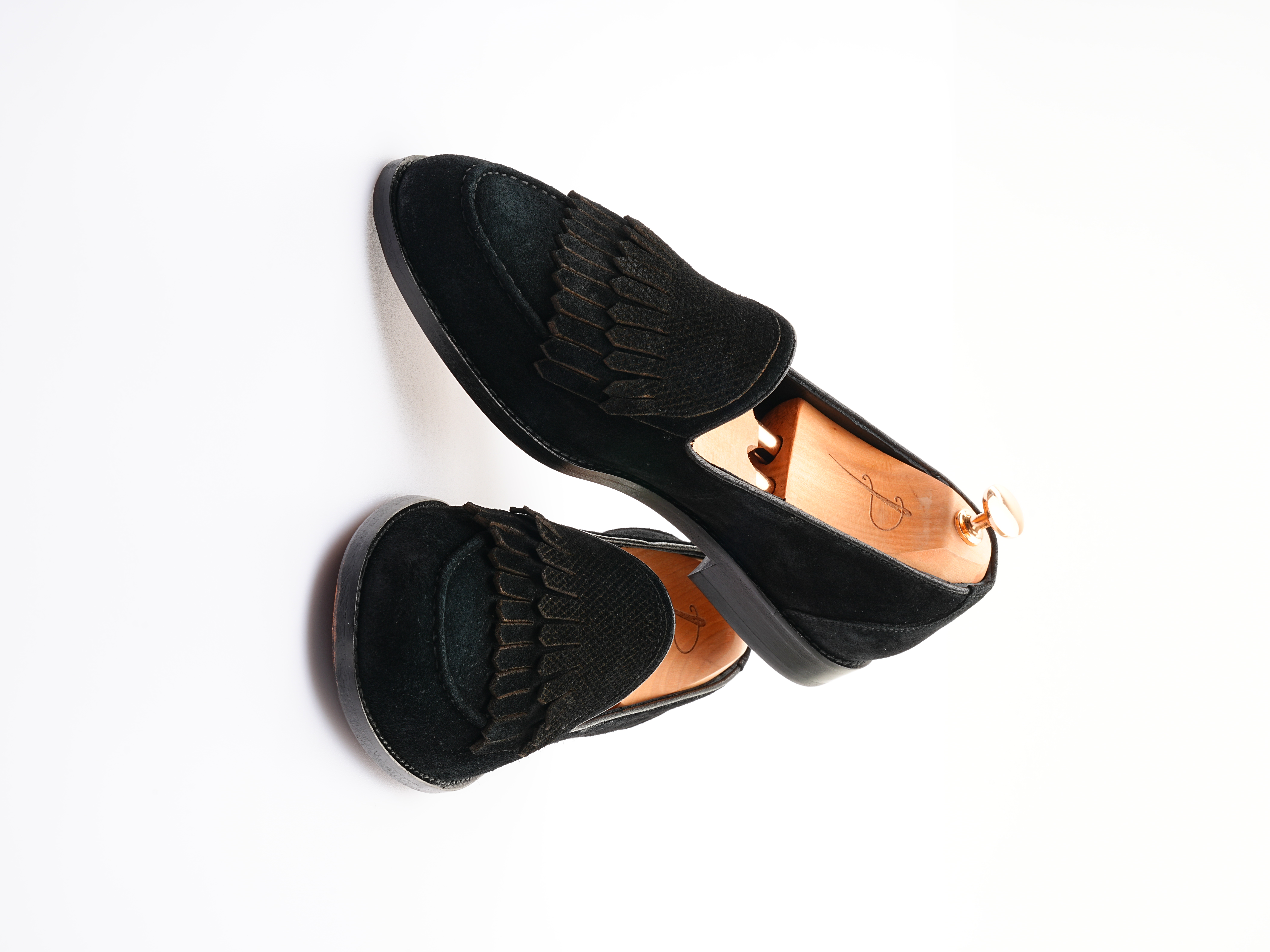 Metis süet deri
Dana astar 
Double kösele
Özel el boyama kösele rengi Ayakkabı - Siyah