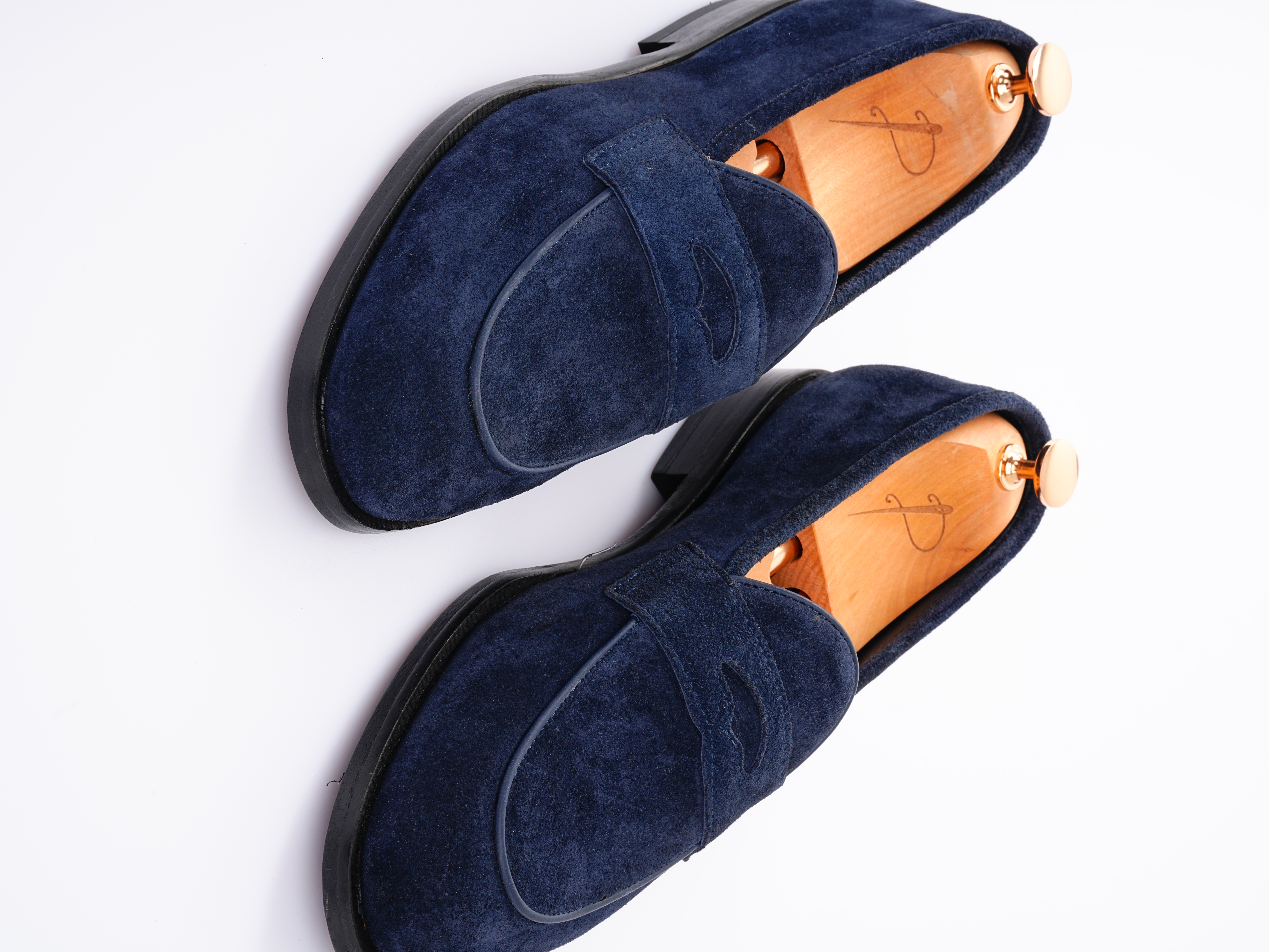 Metis süet deri
Dana astar 
Double kösele
Özel el boyama kösele Ayakkabı - Lacivert