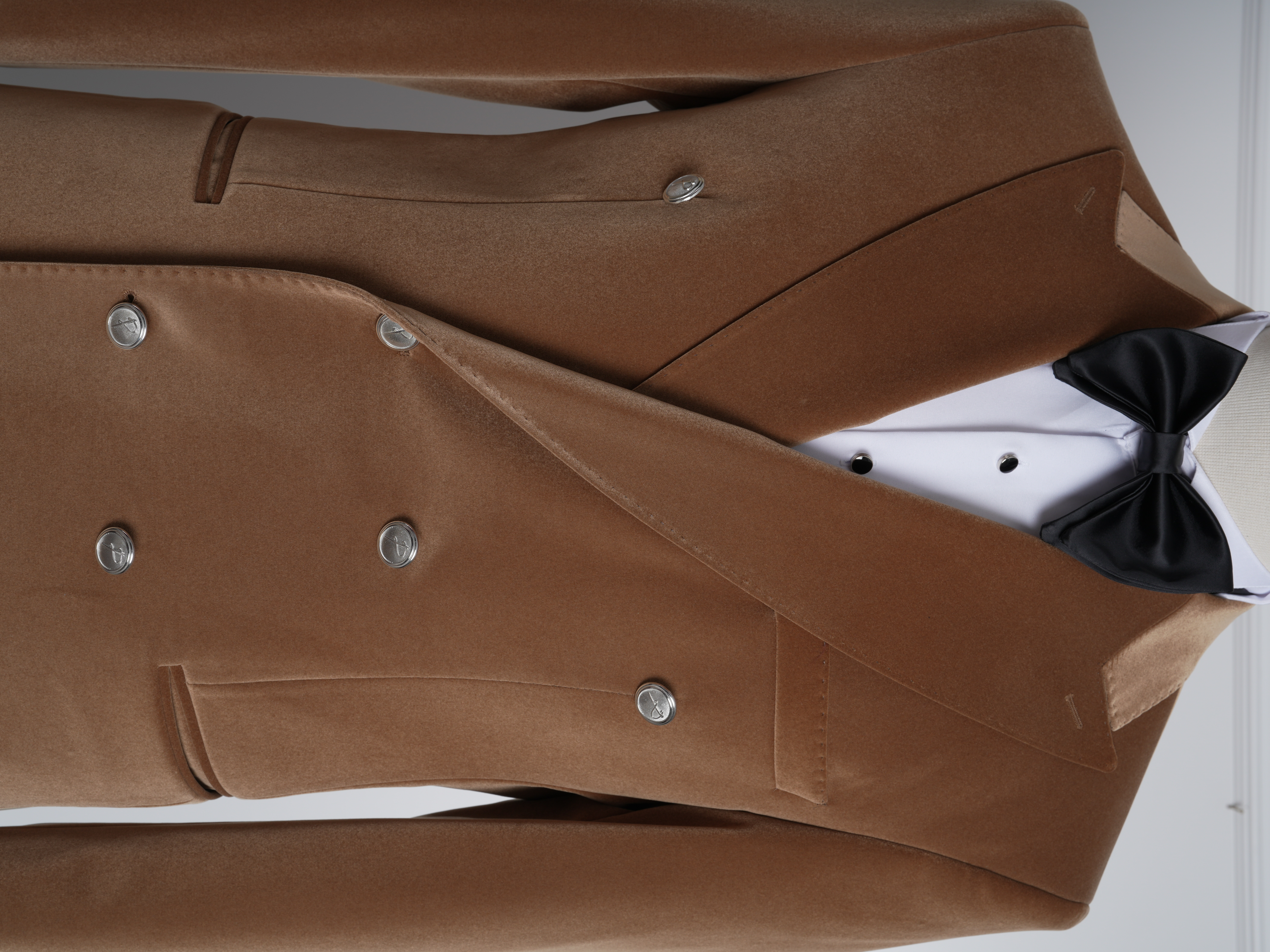 Premium Erkek Kadife Kruvaze Smokin Damatlık Metal Düğme Punto Dikişli Ceket Pantolon Papyon - Krem