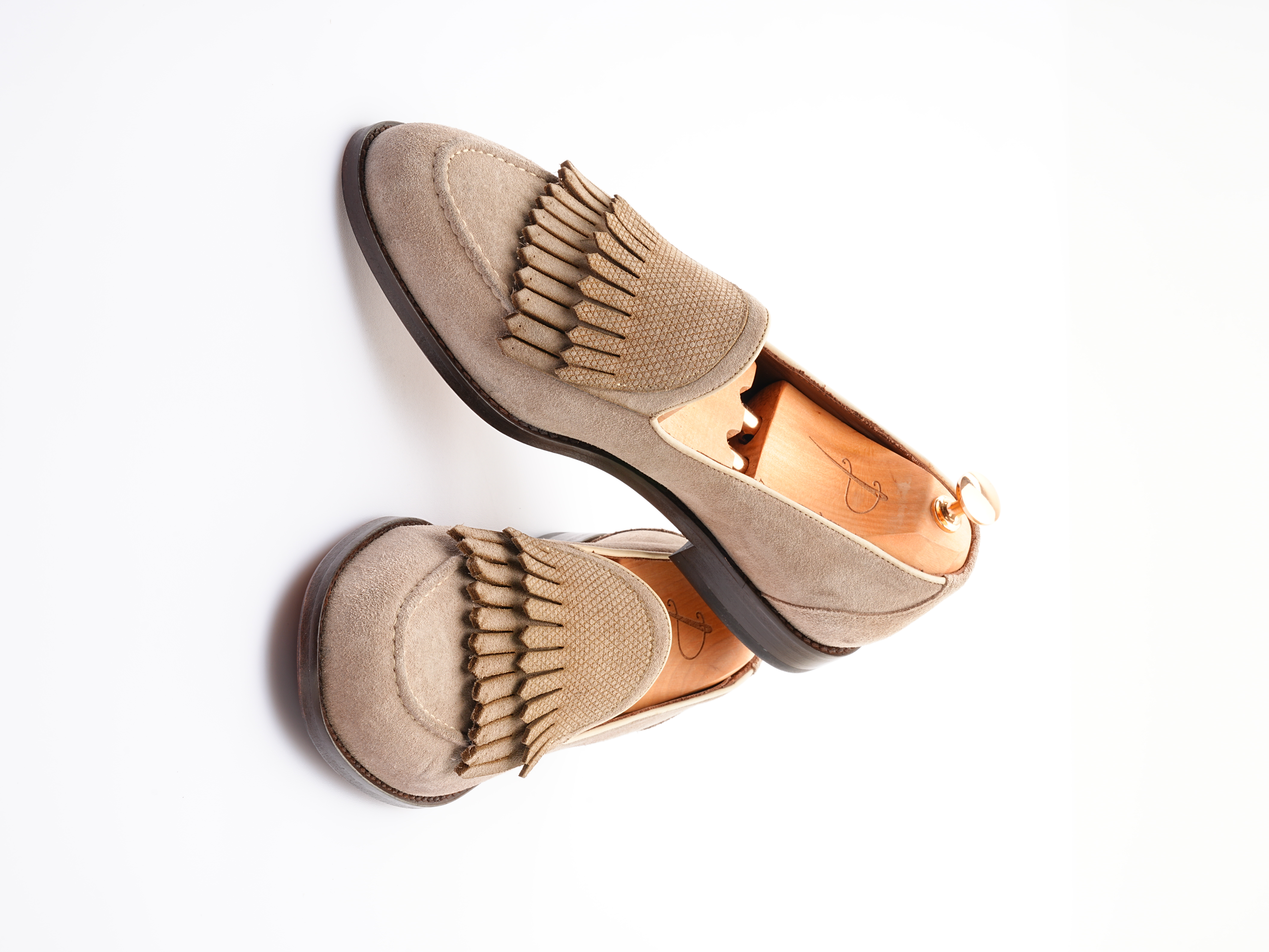 Metis süet deri
Dana astar 
Double kösele
Özel el boyama kösele rengi Ayakkabı - Bej