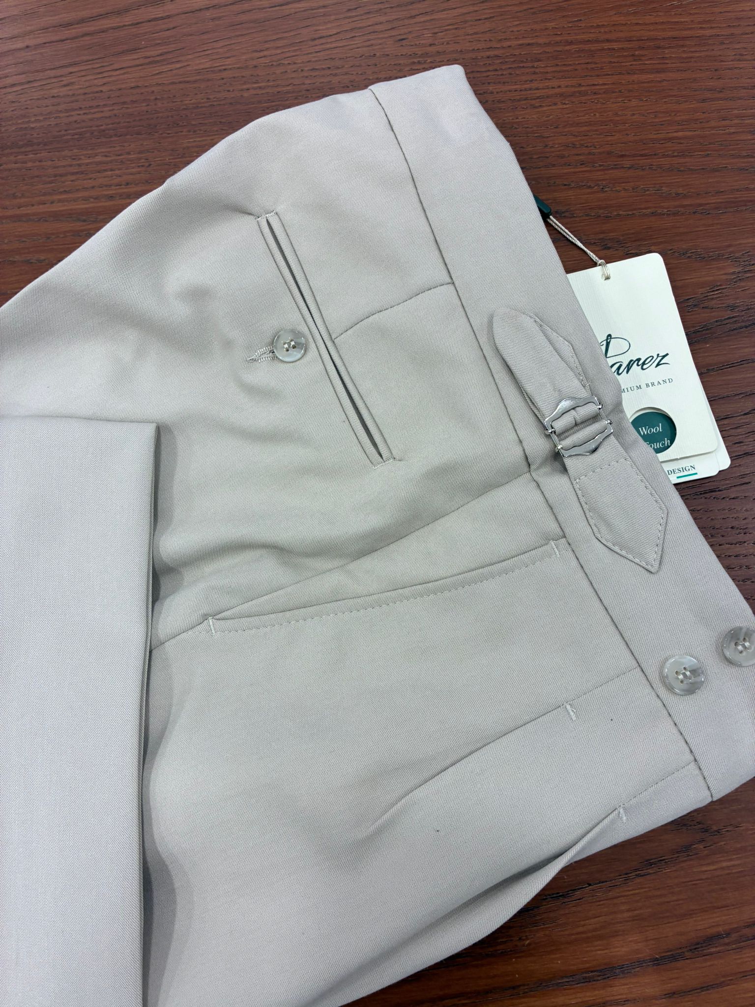 Erkek Regular Fit Yüksek Bel Piliseli Tokalı Kumaş Pantolon - Krem