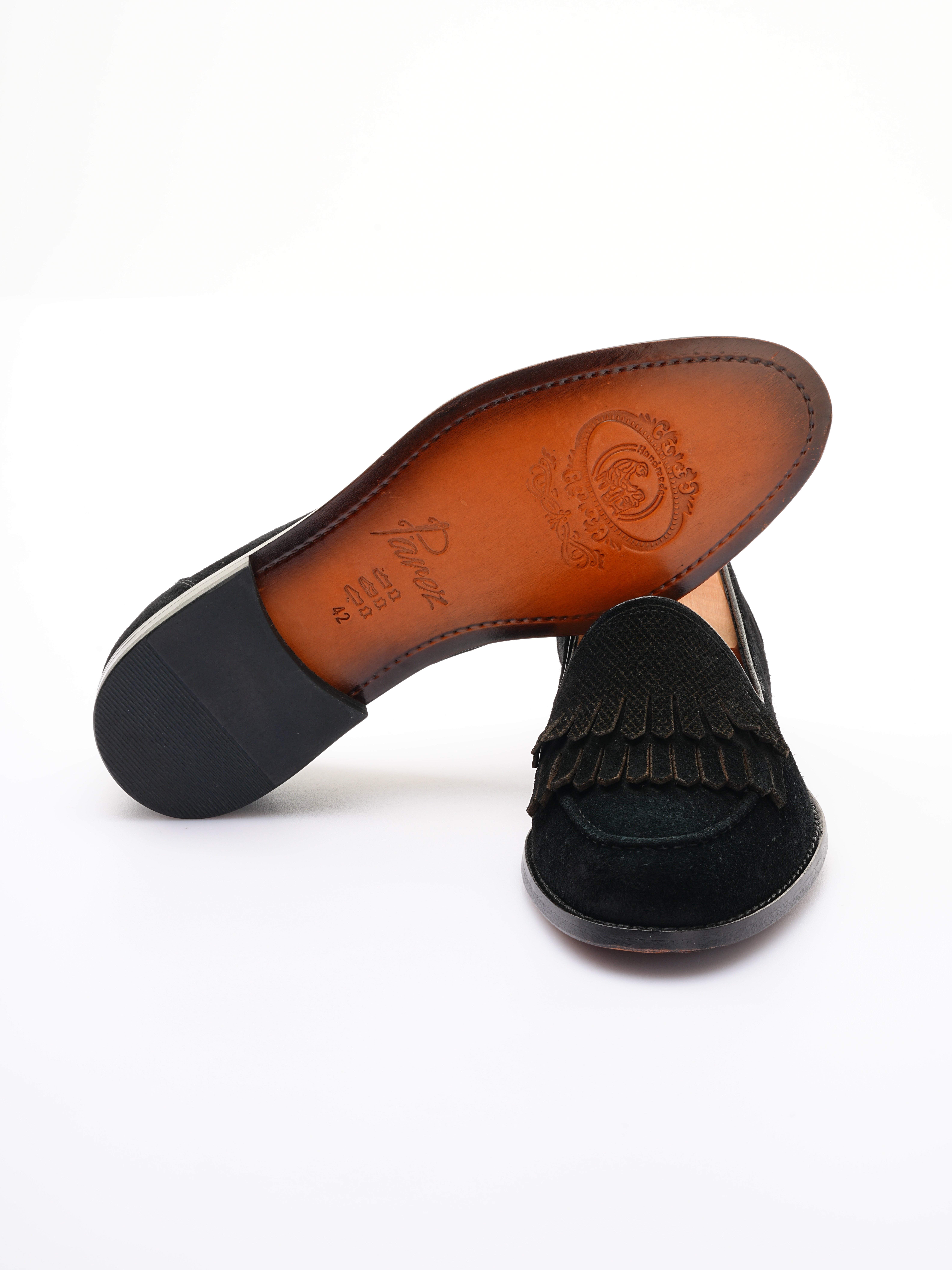 Metis süet deri
Dana astar 
Double kösele
Özel el boyama kösele rengi Ayakkabı - Siyah