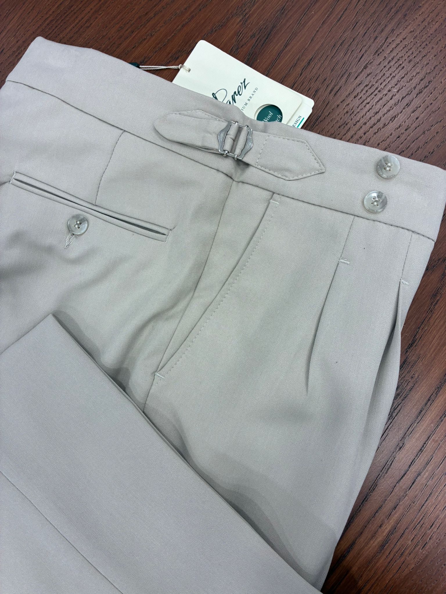 Erkek Regular Fit Yüksek Bel Piliseli Tokalı Kumaş Pantolon - Krem