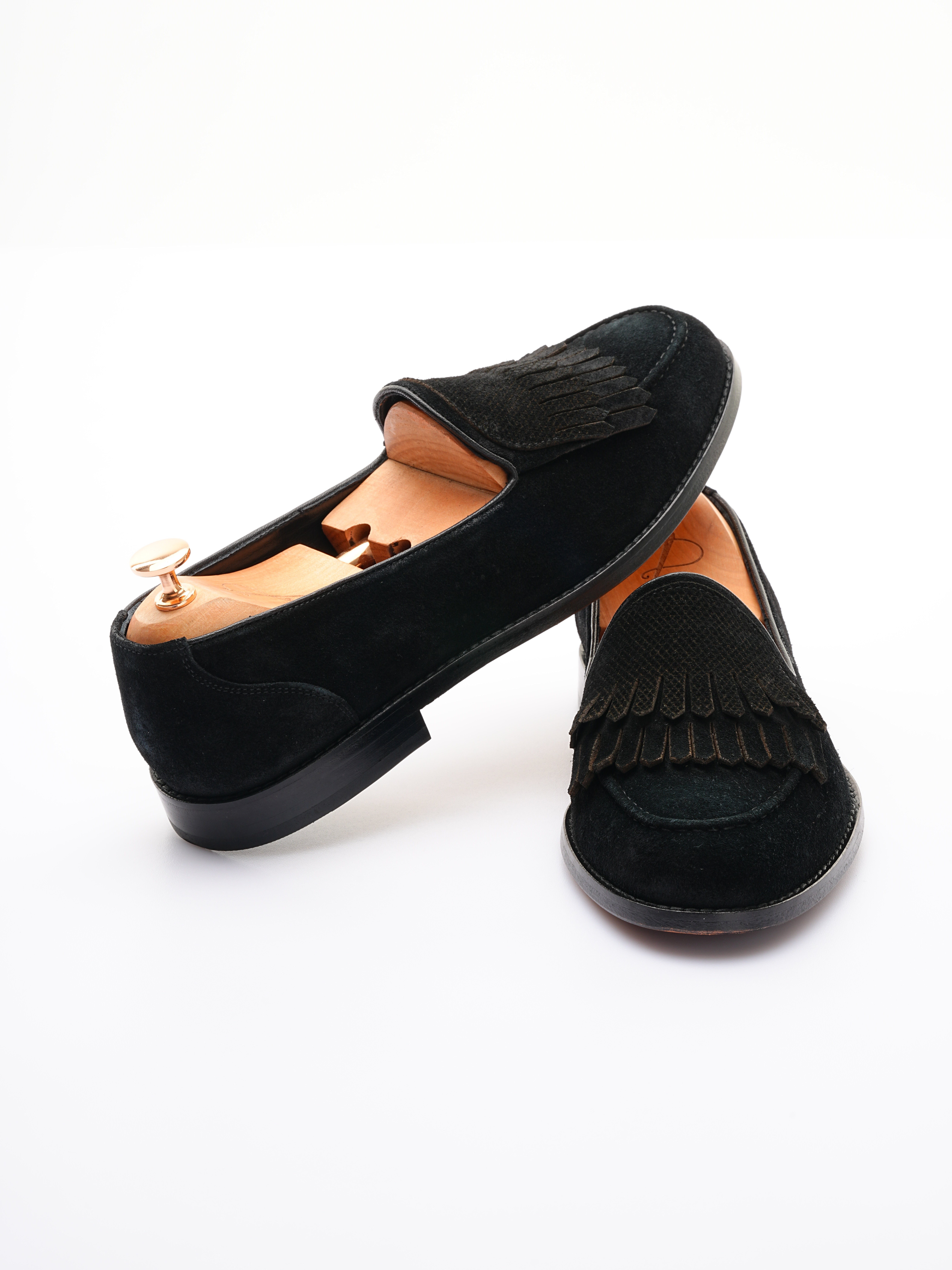 Metis süet deri
Dana astar 
Double kösele
Özel el boyama kösele rengi Ayakkabı - Siyah