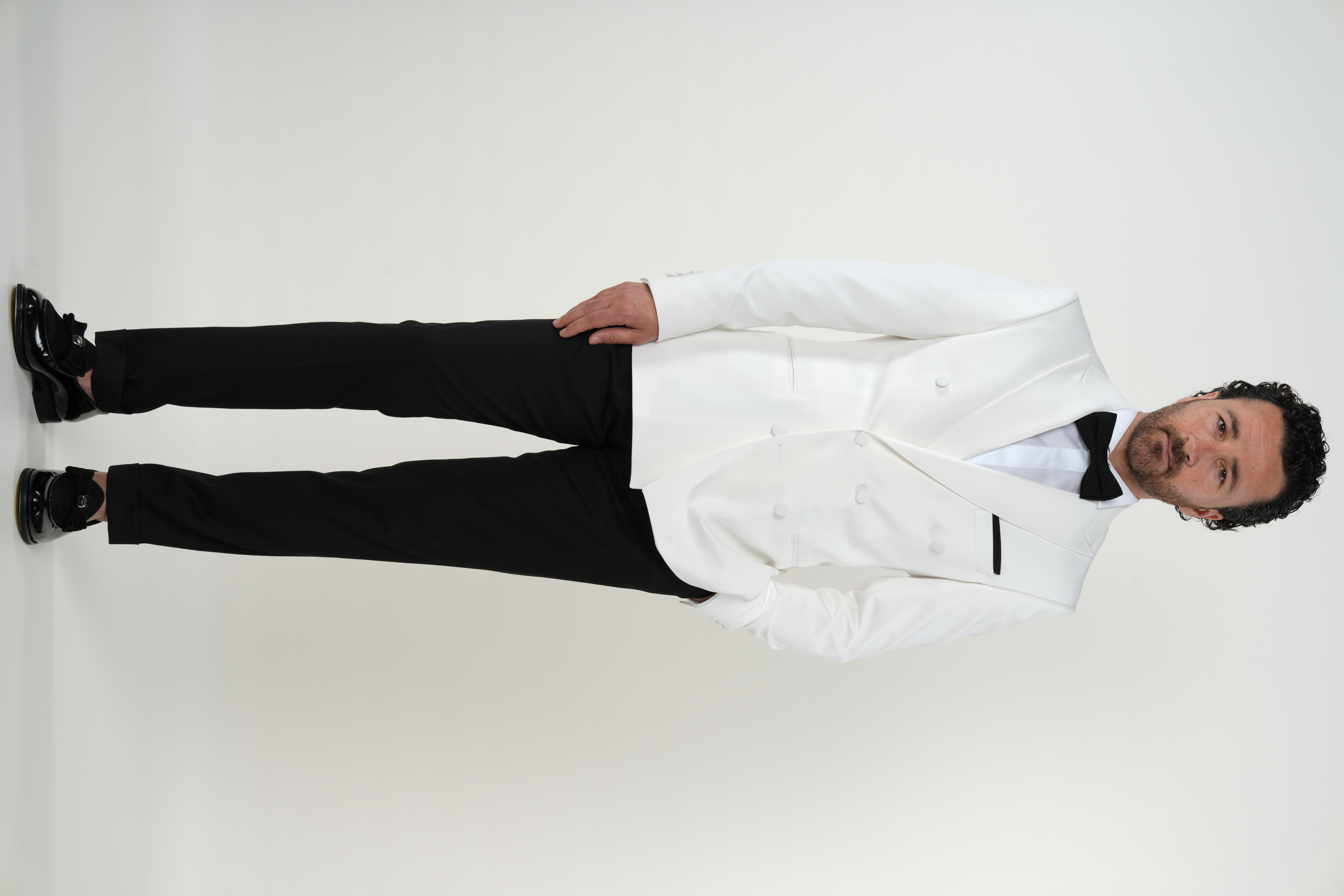 Premium Erkek Slim Fit İtalyan Stil  Kruvaze Smokin Sivri Yaka Damatlık Ceket Pantolon Papyon-Beyaz