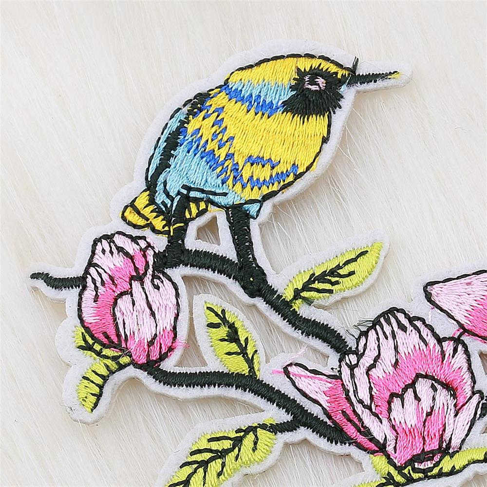 Ütüyle Yapışabilen Dalda Kuşlar Aplike