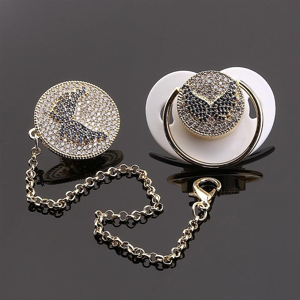 Zirkon Taşlı, Mavi Kanat Figürlü Emzik ve Emzik Askısı Seti