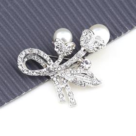Kristal Taşlı ve İncili Çiçek Broş