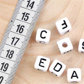 Mika, Küp Harf Boncuk