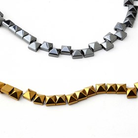 Kare Piramit Kesim Çift Delikli Hematit Boncuk