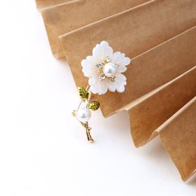 Sedef Yapraklı Çiçek Broş