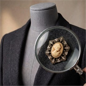 Vintage Tarzı Taşlı Kadın Cameo Broş