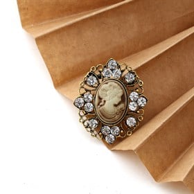 Vintage Tarzı Taşlı Kadın Cameo Broş