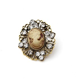 Vintage Tarzı Taşlı Kadın Cameo Broş