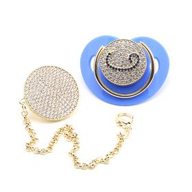 Zirkon Taşlı, Mavi Vav Figürlü Emzik ve Emzik Askısı Seti