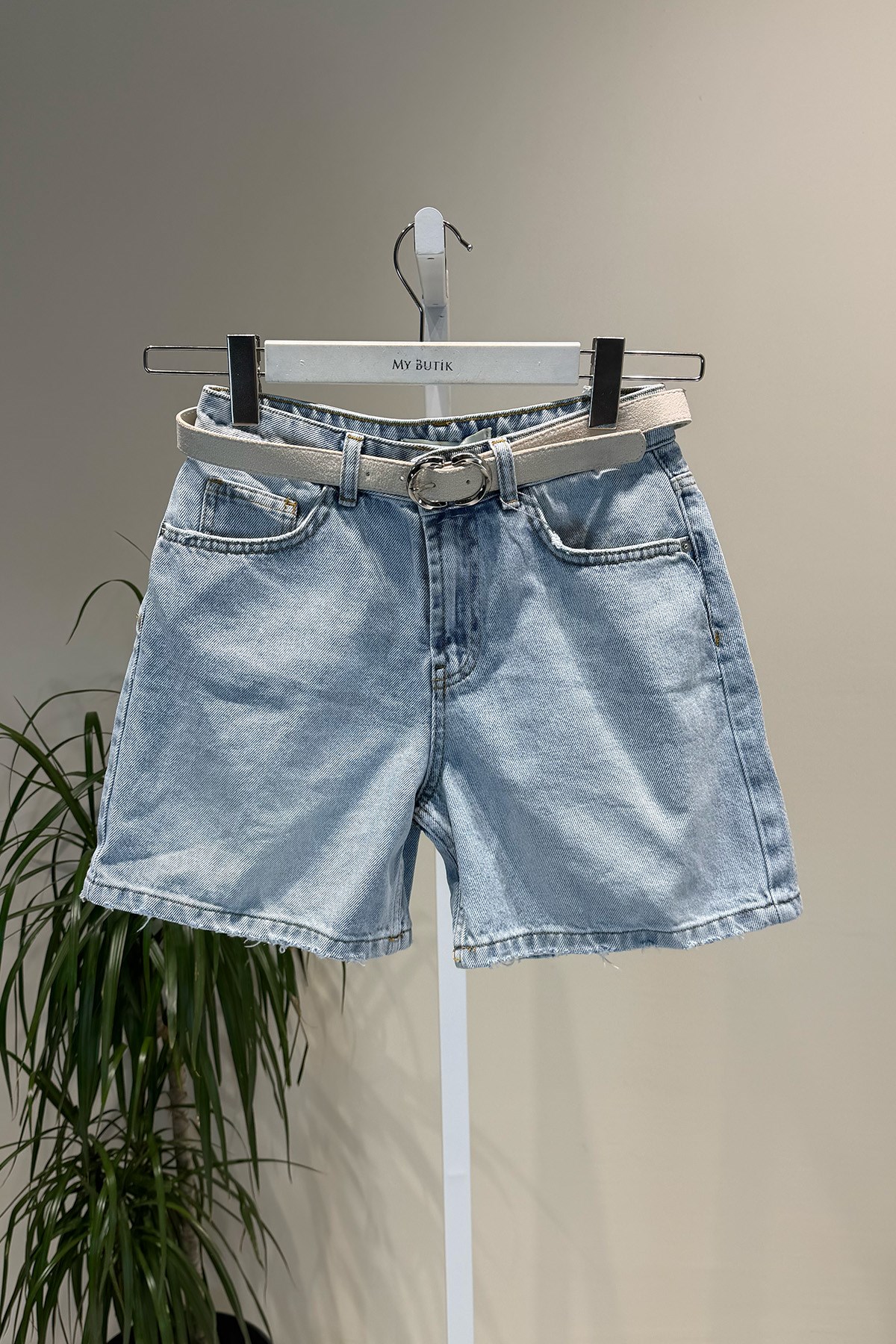 Açık Mavi Kemerli Denim Şort