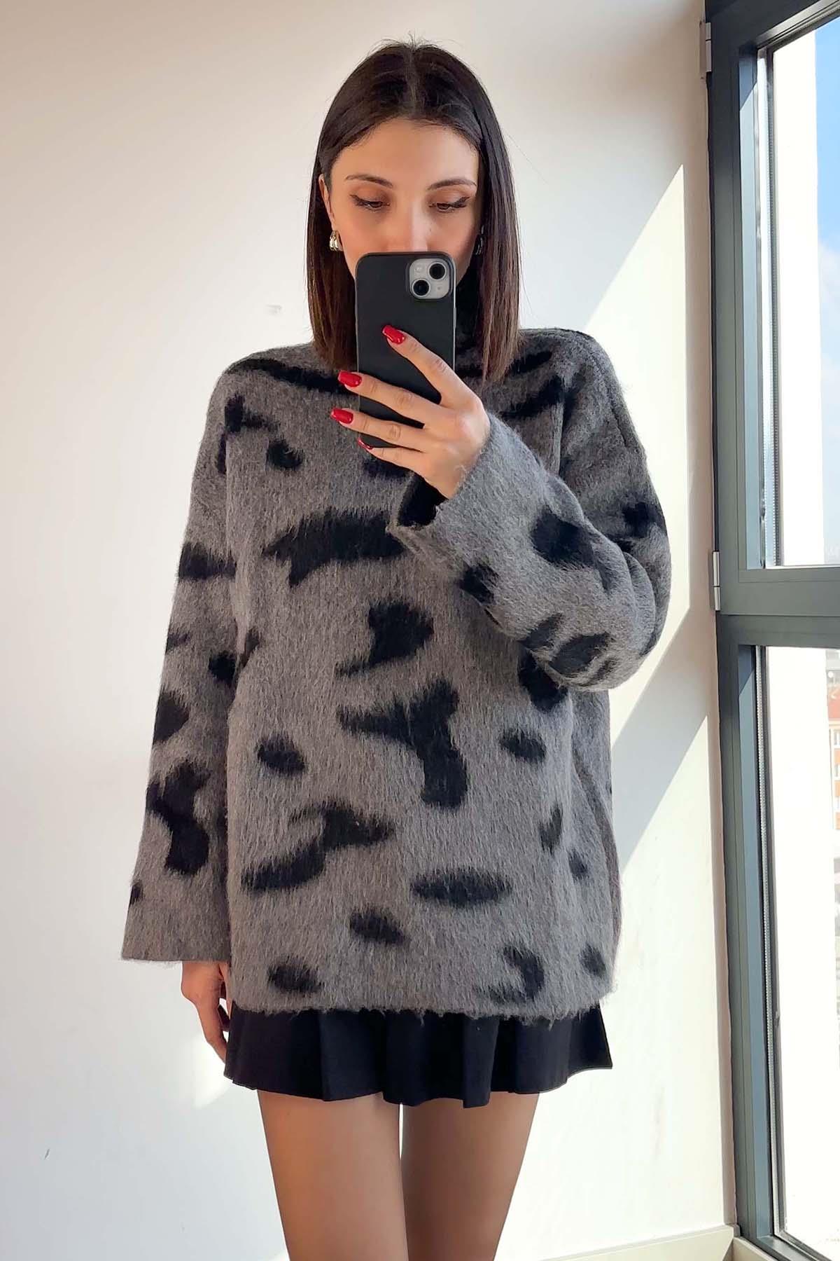Antrasit Dik Yaka Oversize Leopar Desenli  Kazak