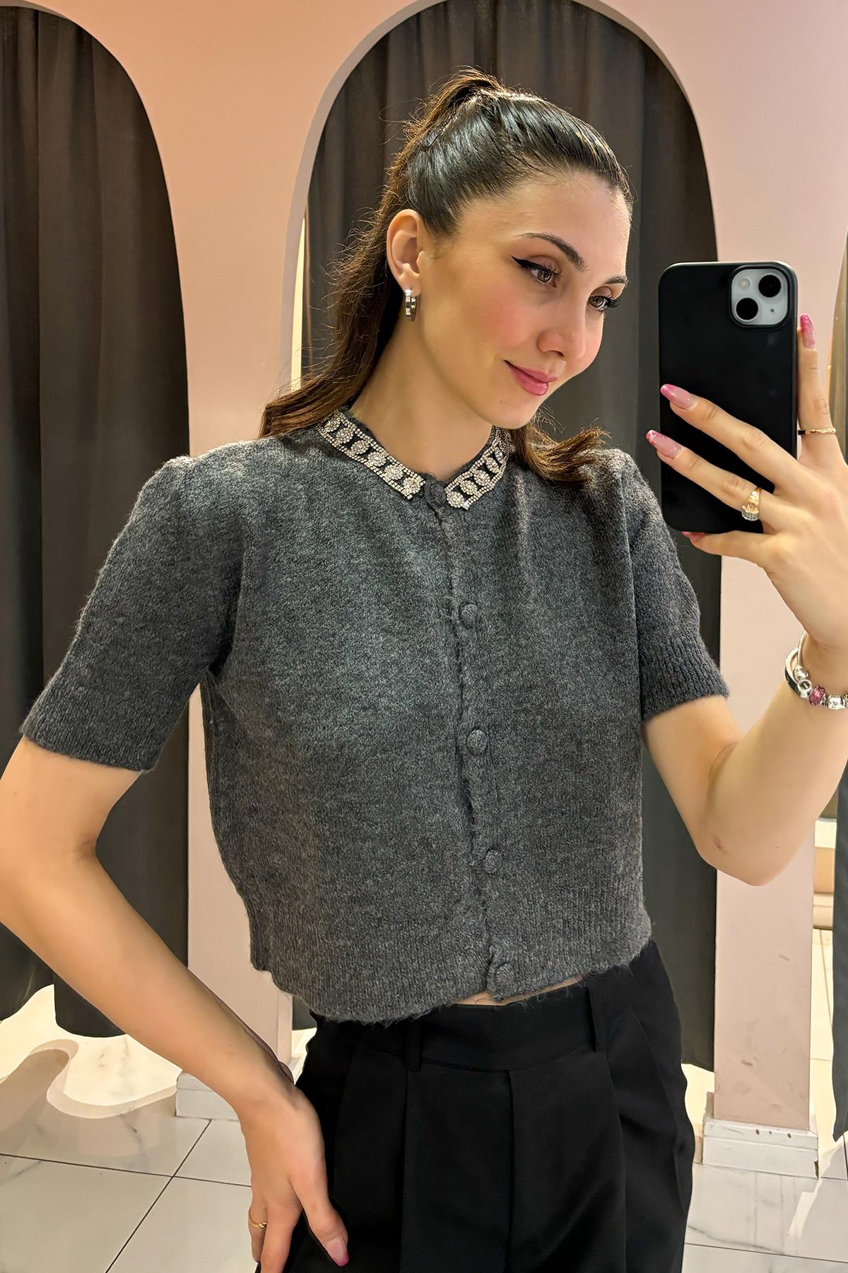 Antrasit Yakası Taş Detaylı Triko Hırka