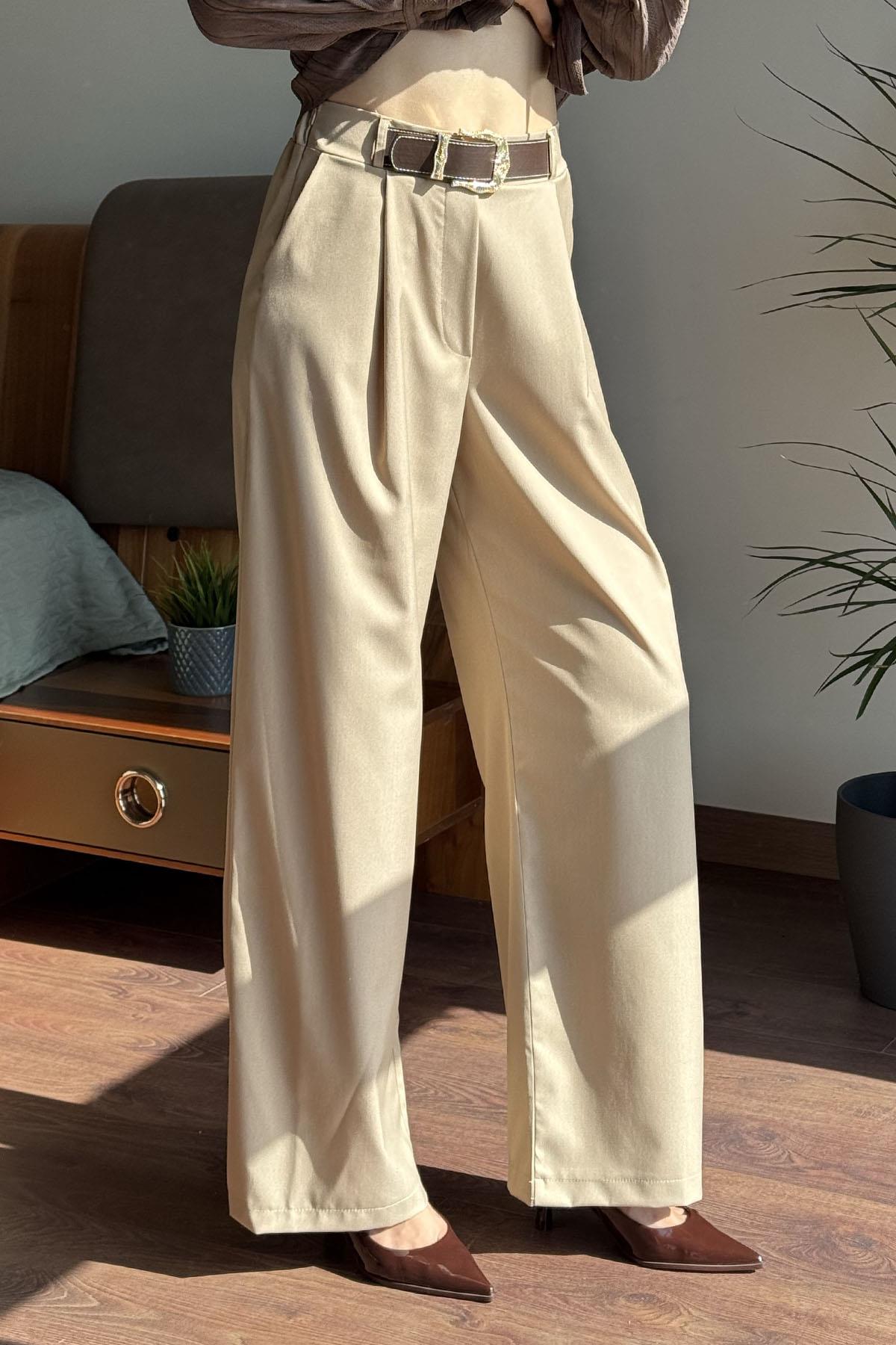 Bej Kemerli Geniş Paça Pantolon