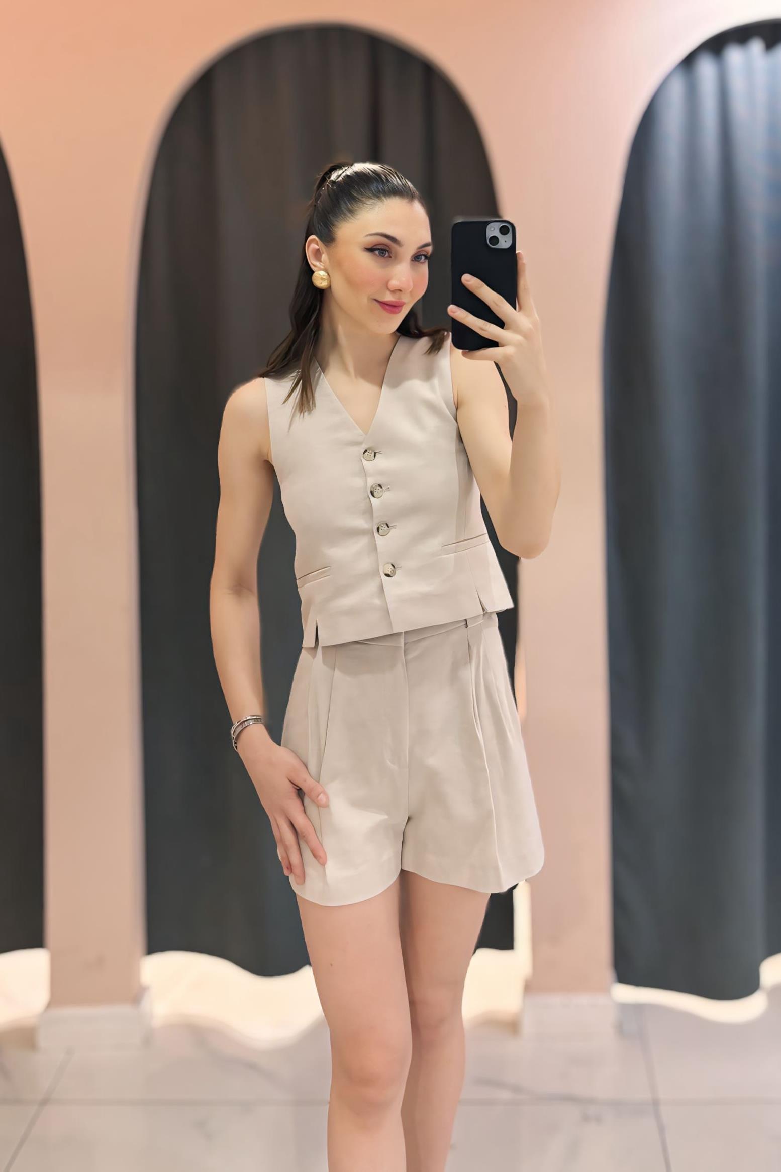 Bej Petek Dokulu Yelekli Şortlu Takım