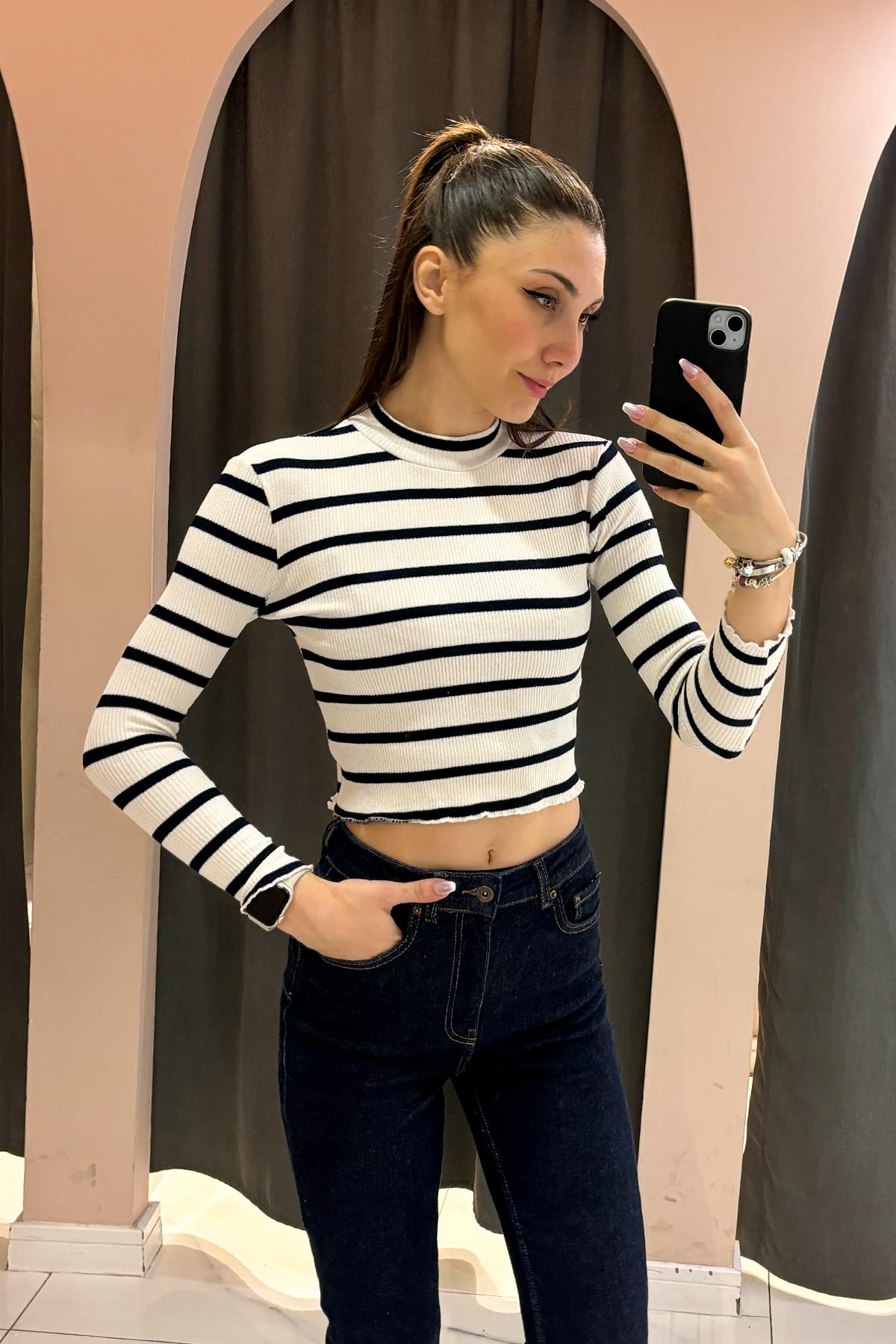 Beyaz Dik Yaka Çizgili Body
