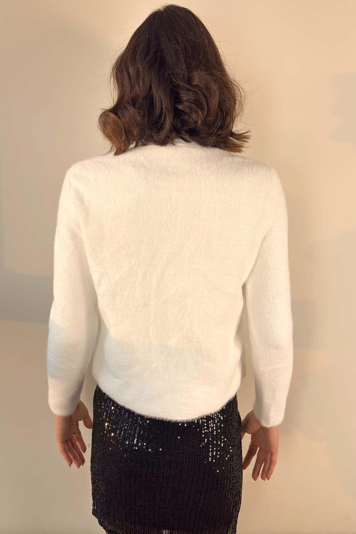 Beyaz Düğmeli Yumoş Crop Ceket