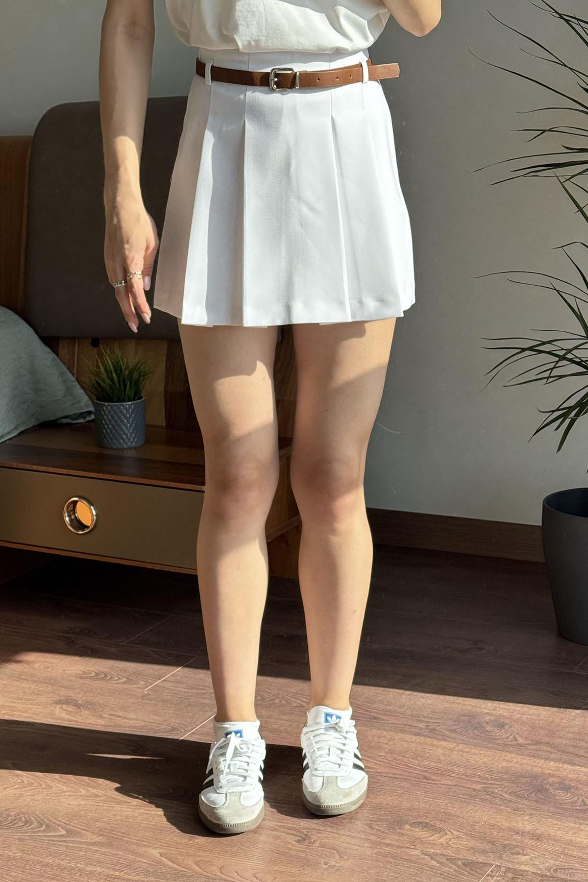 Beyaz Kemer Detaylı Şort Etek