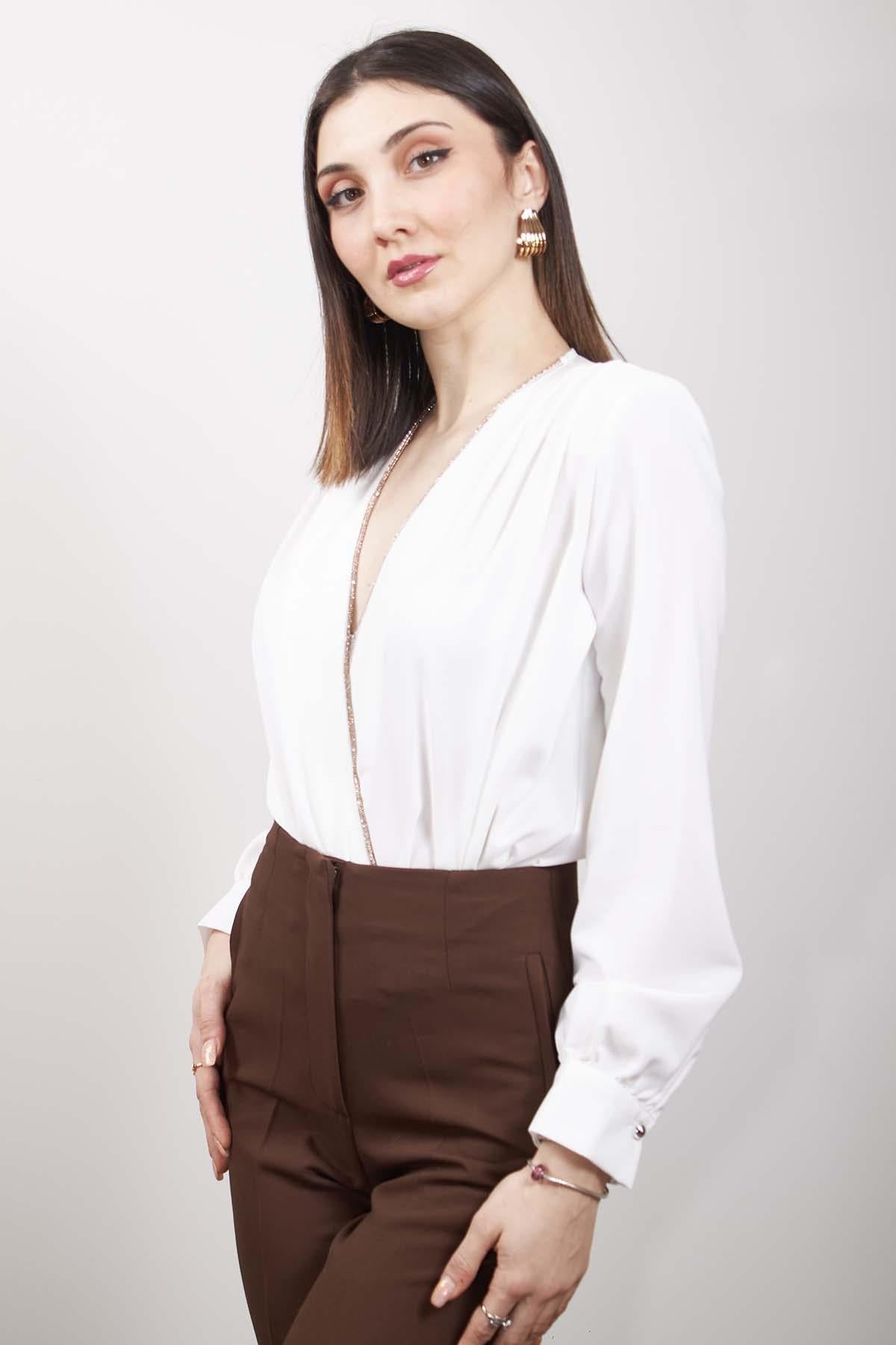 Beyaz Kruvaze Yaka Şerit Taşlı Bodysuit