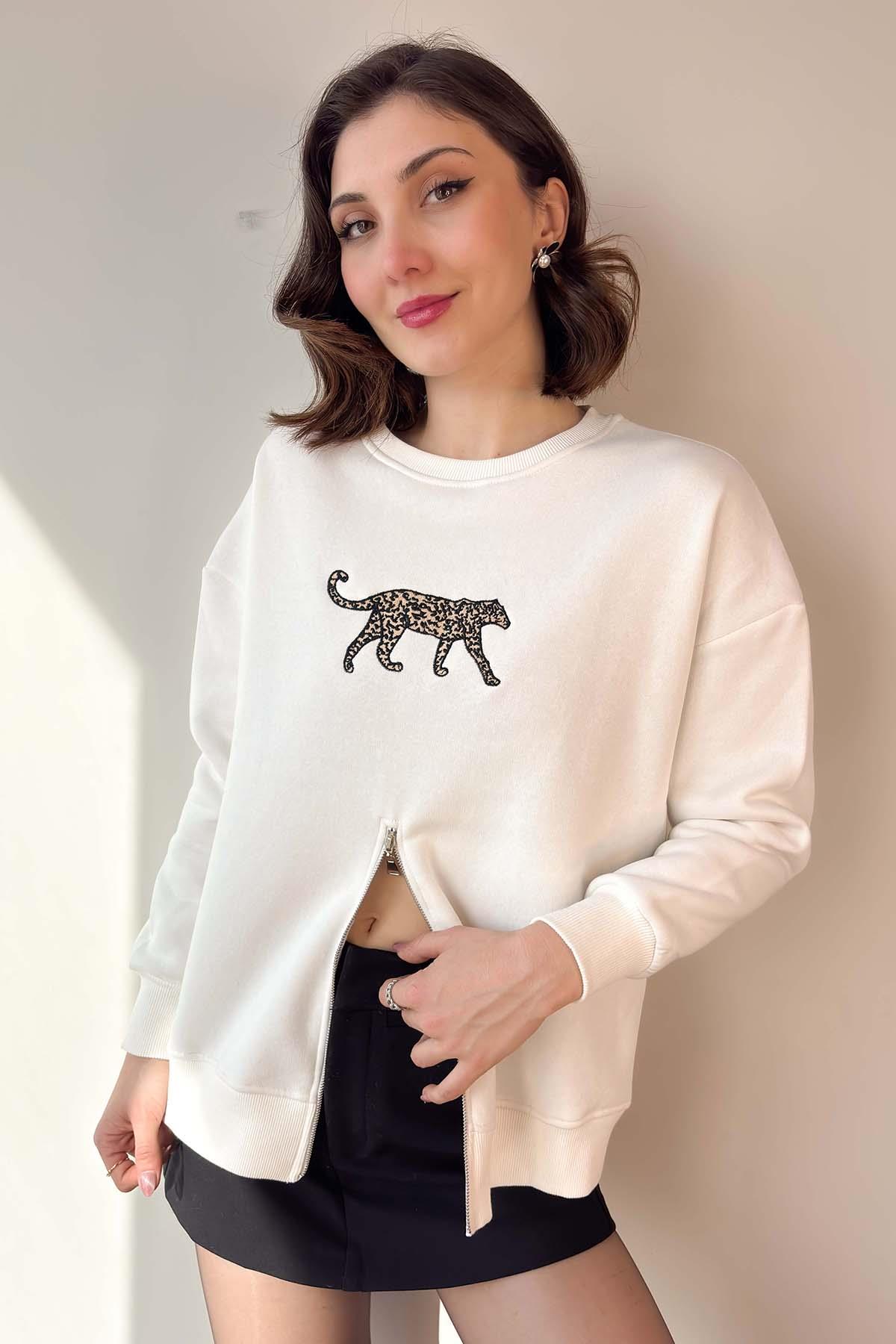 Beyaz Leopar Nakışlı Fermuarlı Sweatshirt