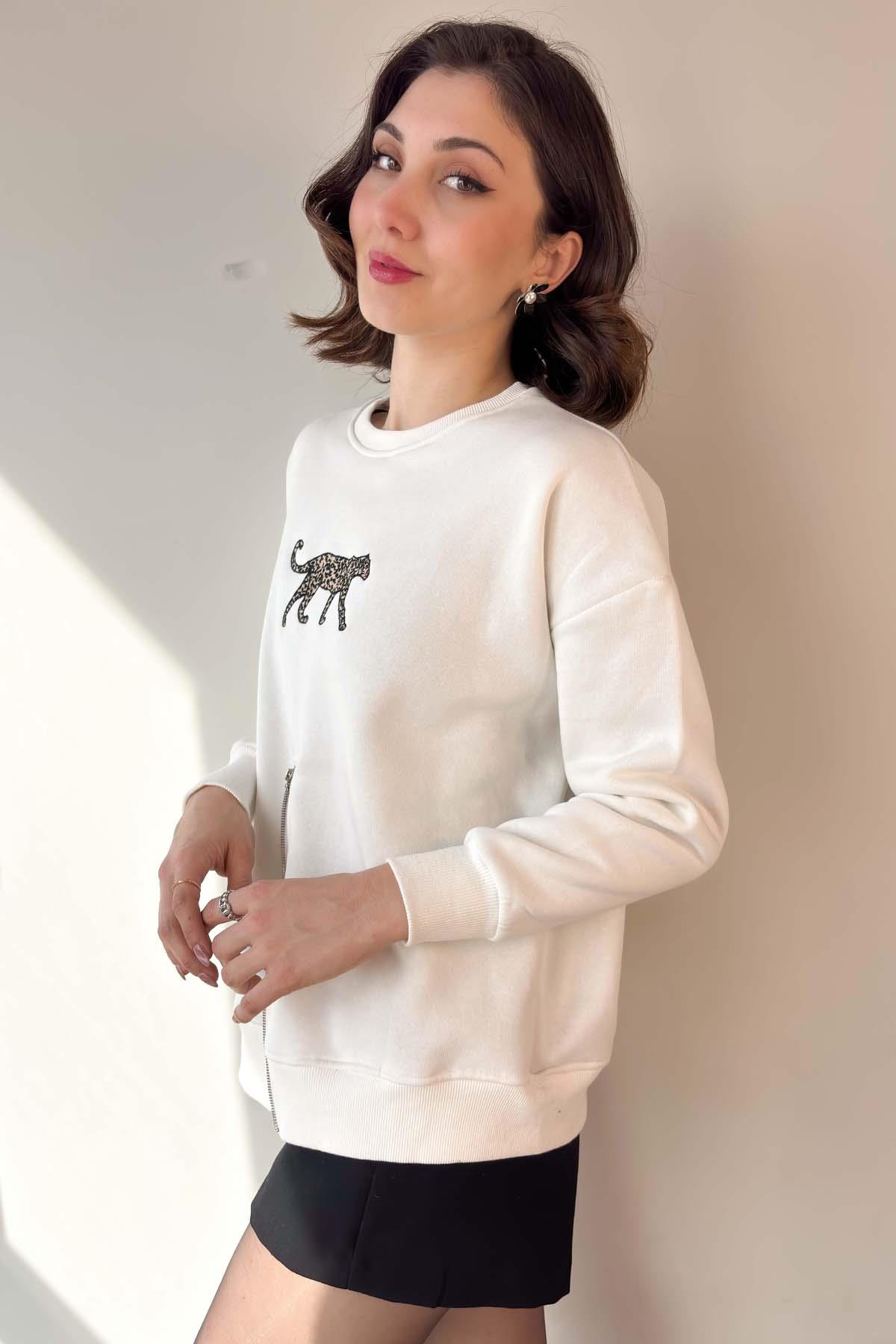 Beyaz Leopar Nakışlı Fermuarlı Sweatshirt