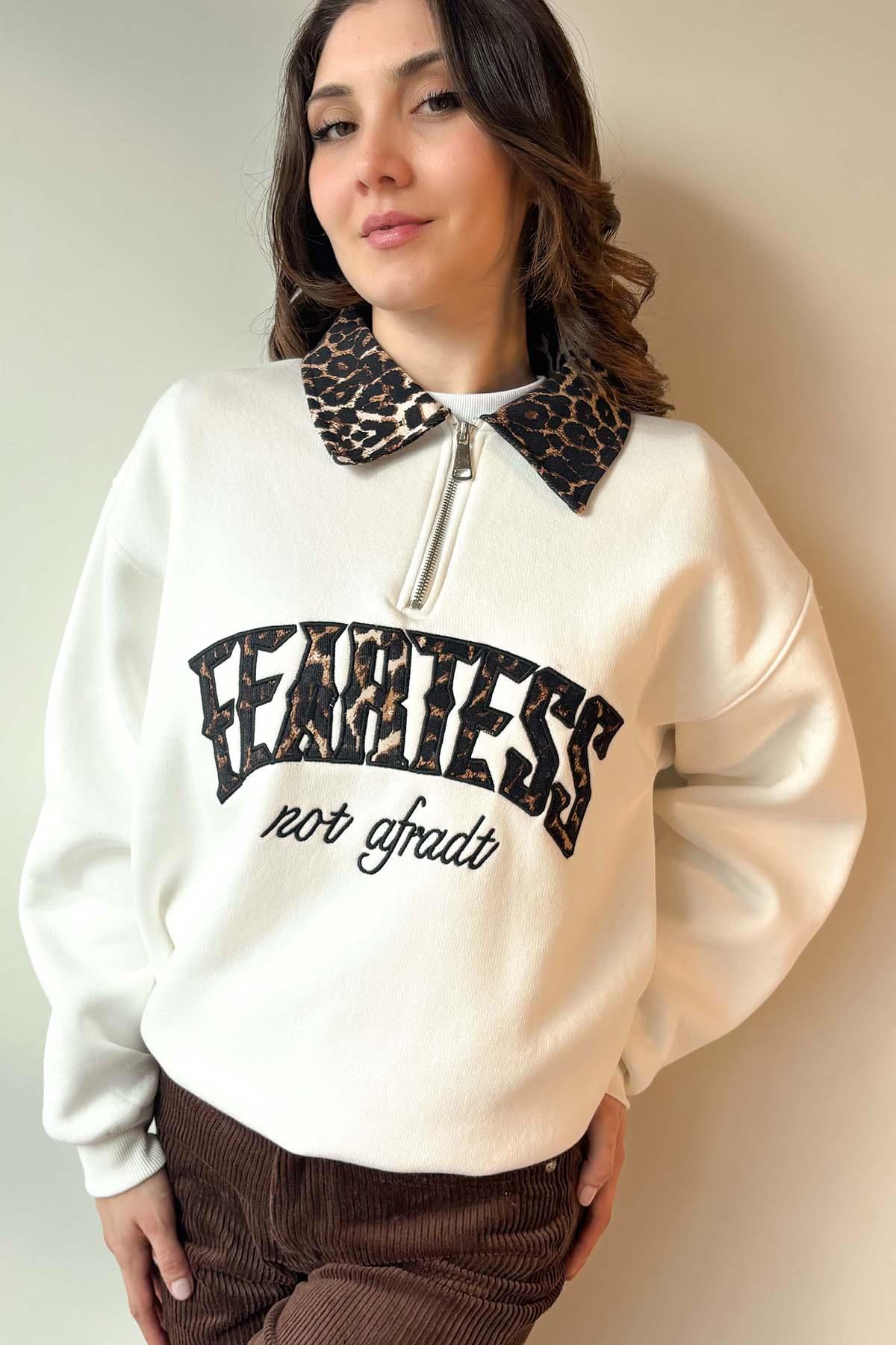 Beyaz Leopar Nakışlı Polo Yaka Üç İplik Şardonlu Sweatshirt