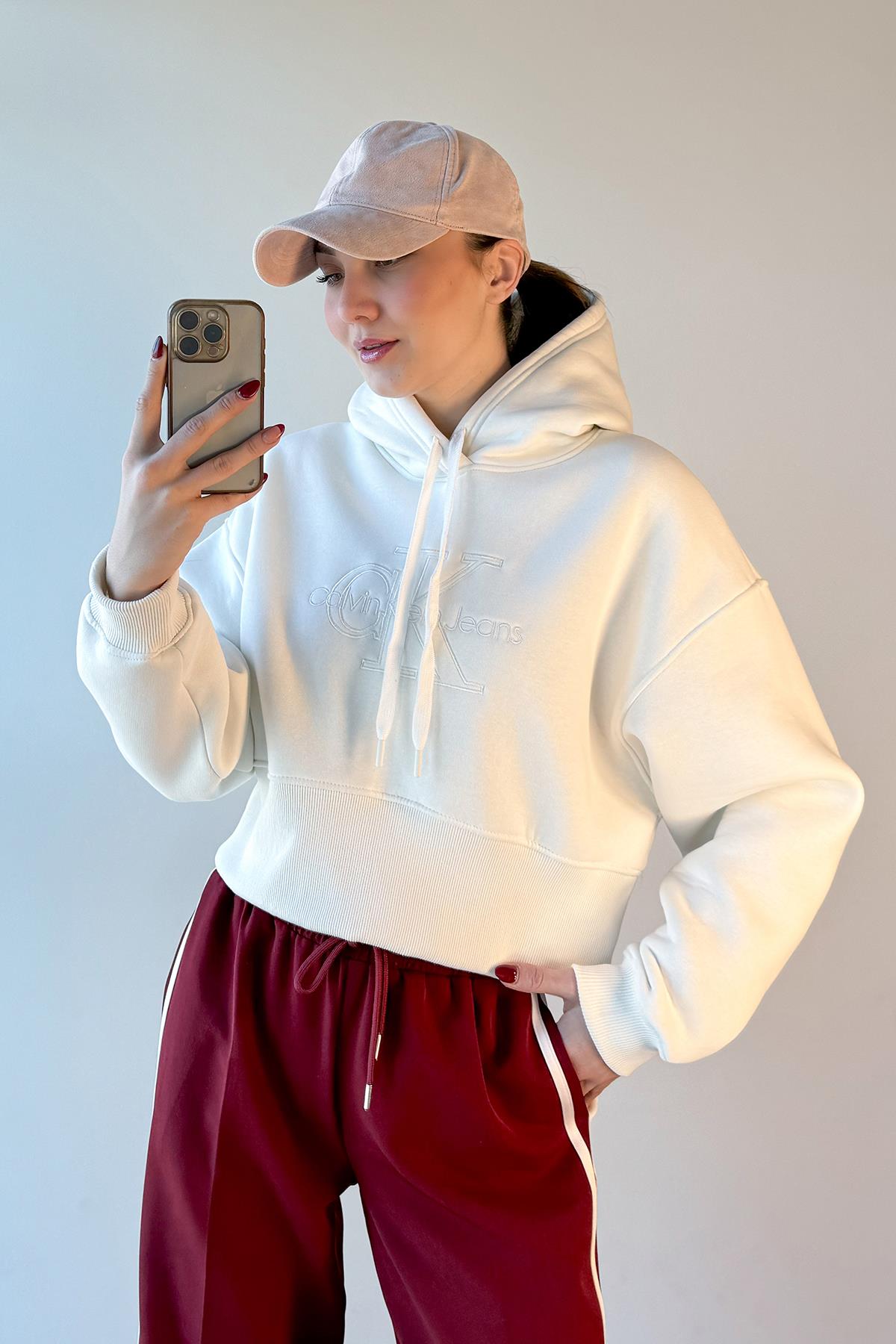 Beyaz Nakış Detaylı Kapüşonlu Crop Sweatshirt
