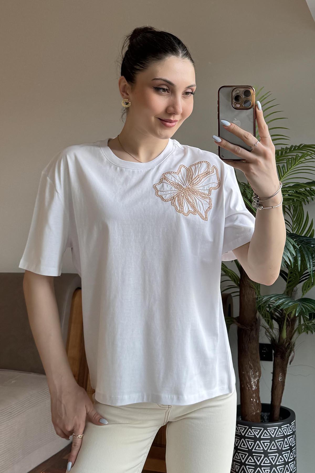 Beyaz Nakışlı T Shirt