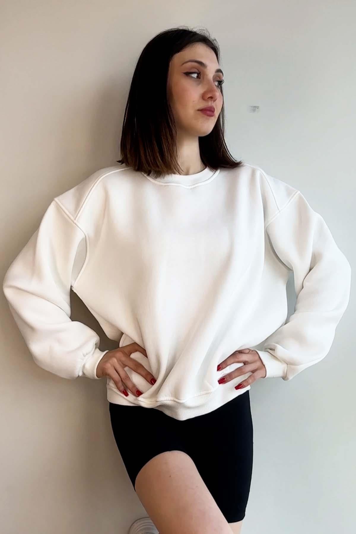 Beyaz Oversize Bisiklet Yaka İçi Şardonlu Üç İplik Sweatshirt