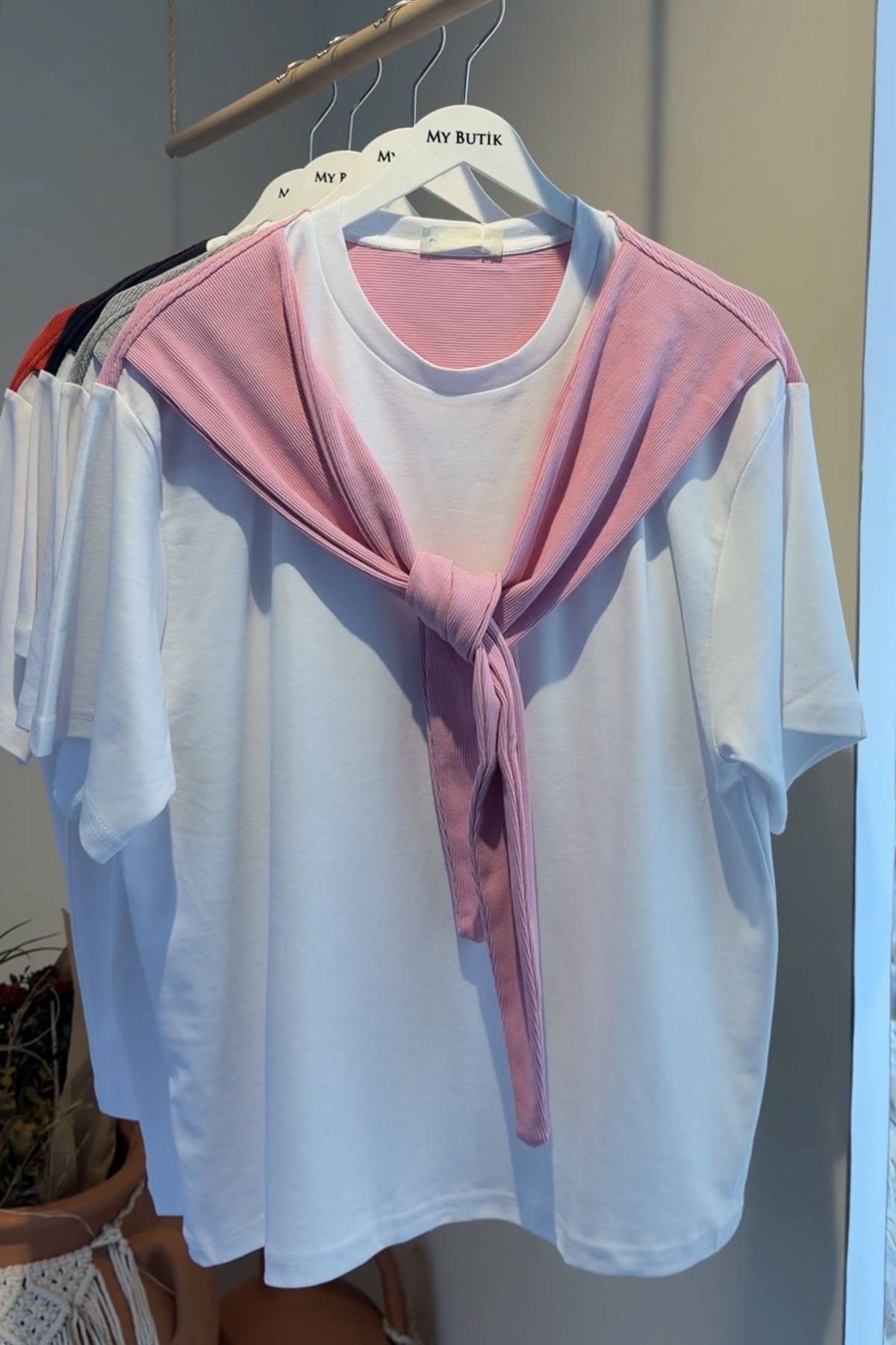 Beyaz-Pembe Kaşkorse Atkılı Kısakollu T-Shirt
