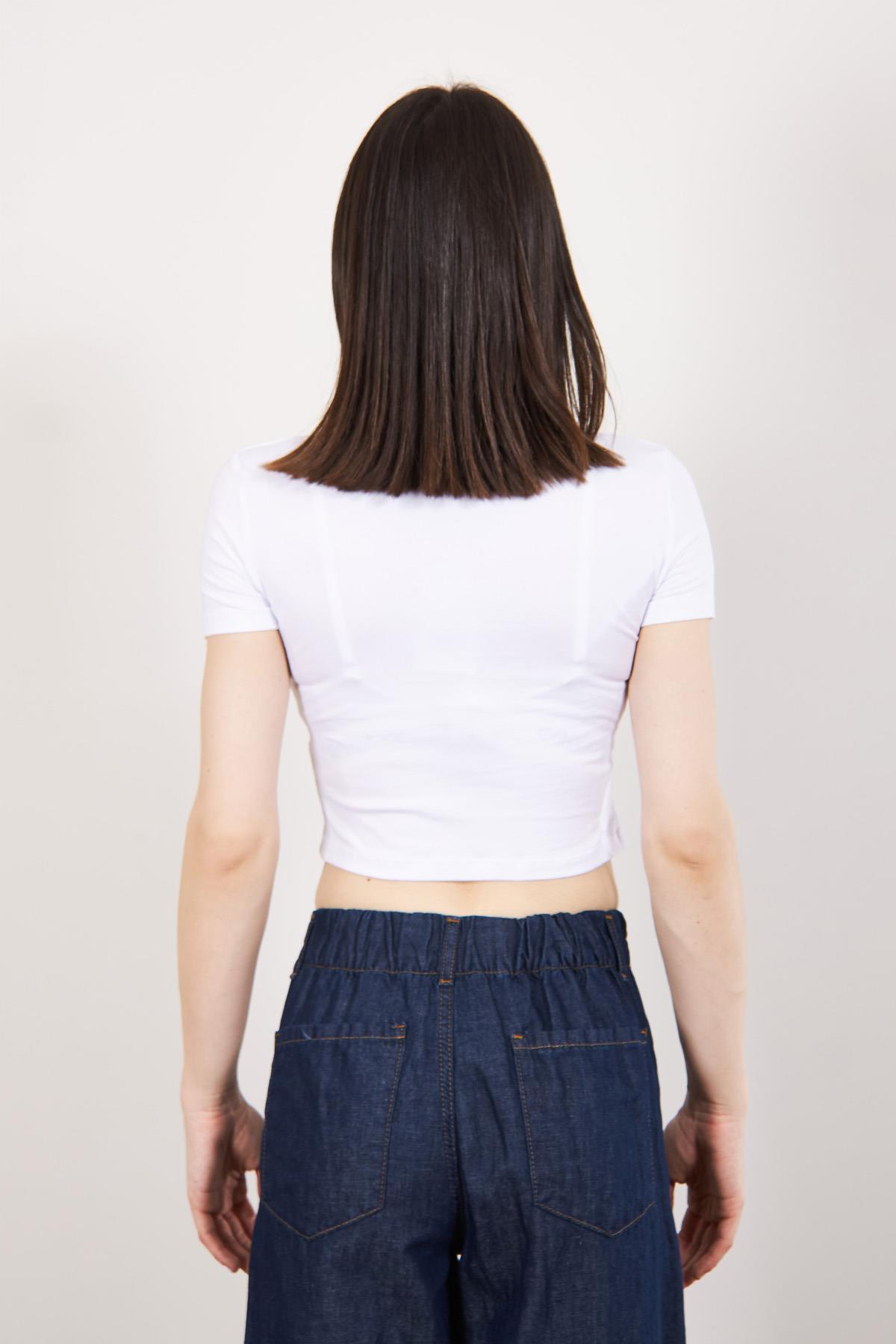 Beyaz Yazı Detaylı Crop T Shirt