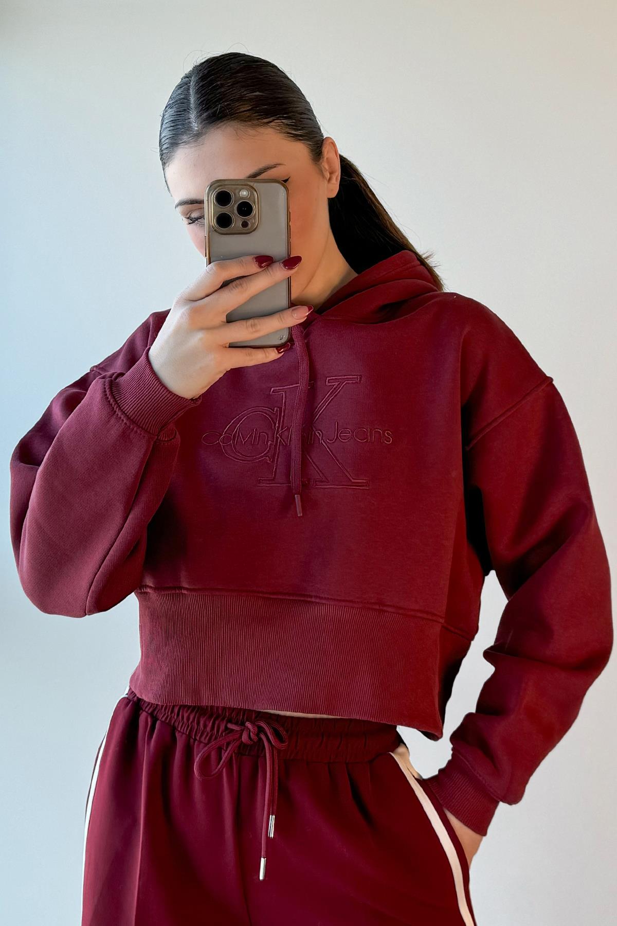 Bordo Nakış Detaylı Kapüşonlu Crop Sweatshirt