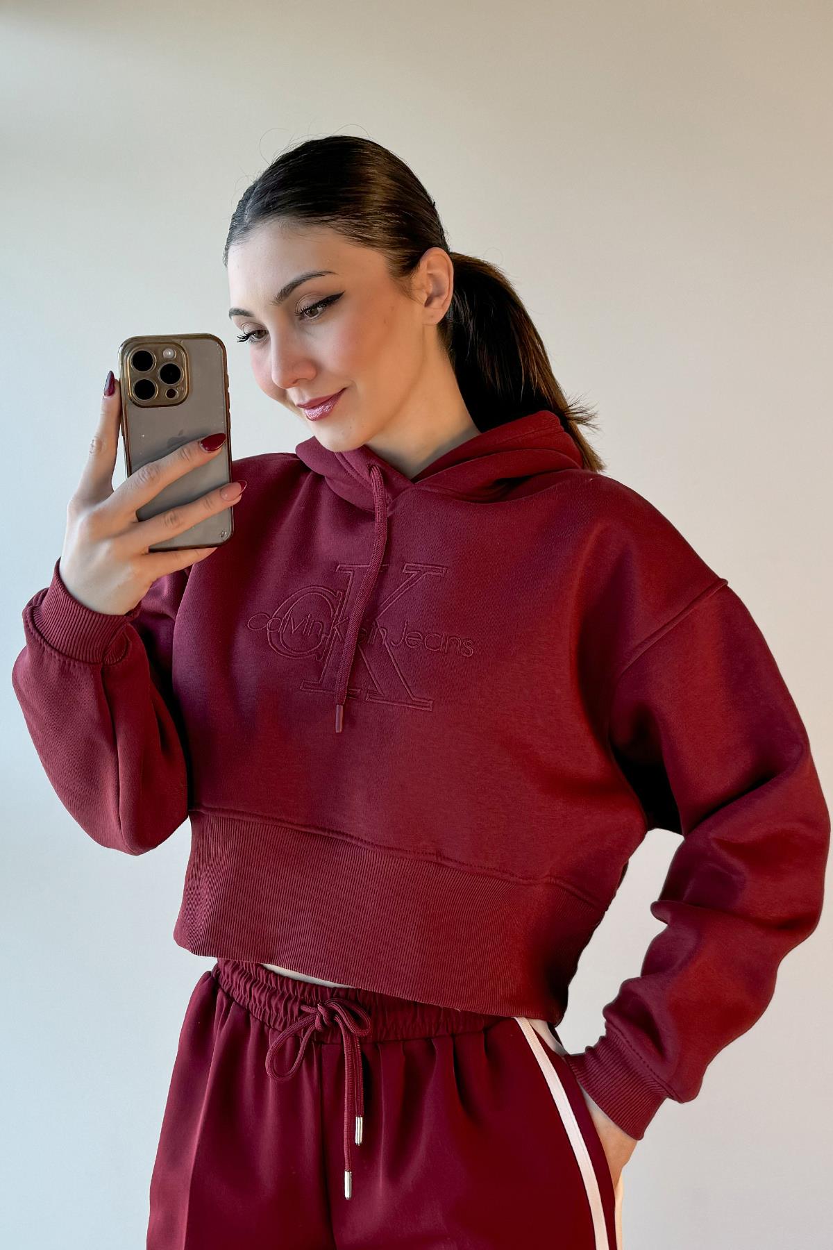 Bordo Nakış Detaylı Kapüşonlu Crop Sweatshirt