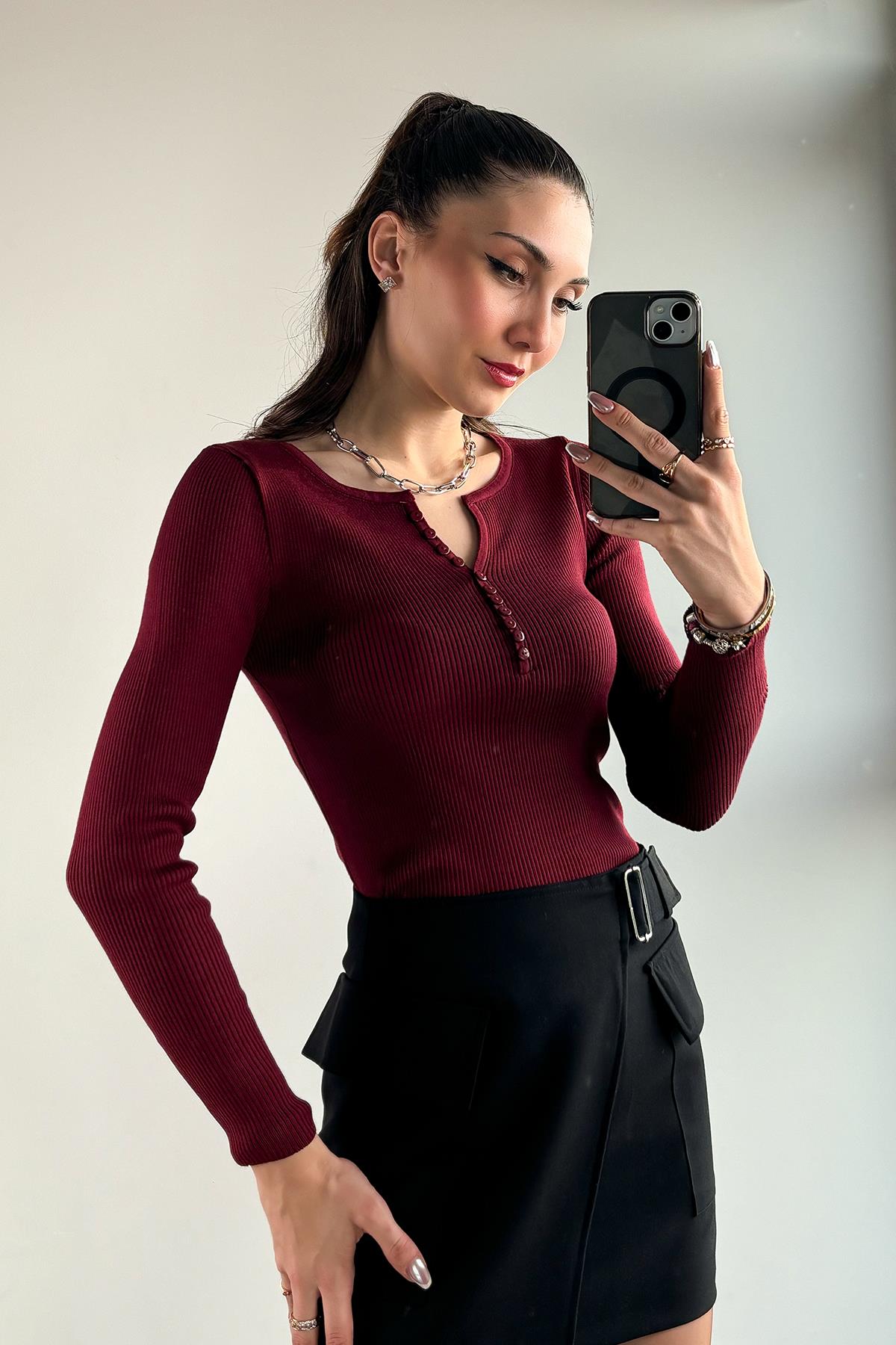 Bordo Yakası Düğmeli Triko Kazak