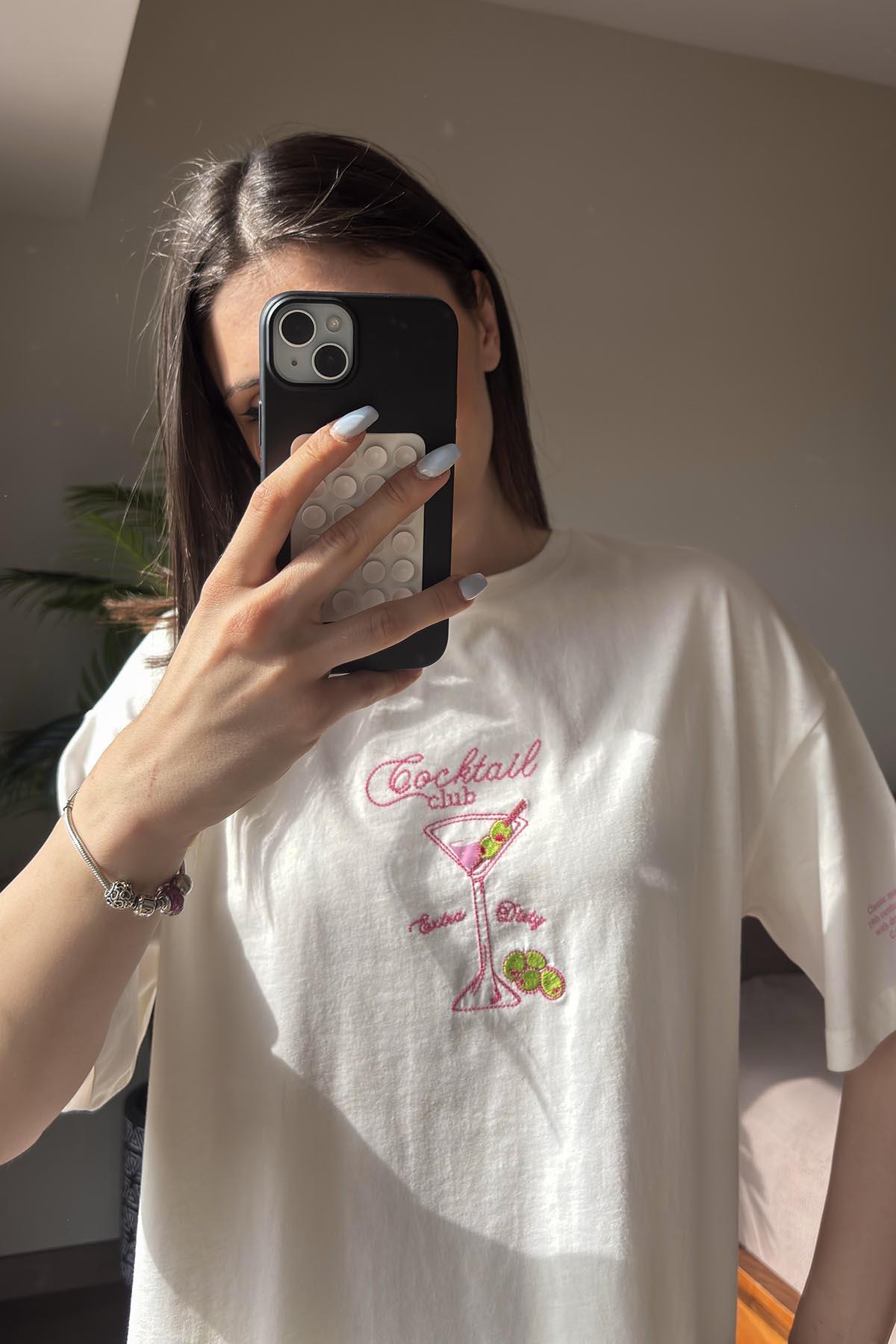 Ekru Cocktail Club Kadeh Nakışlı T Shirt
