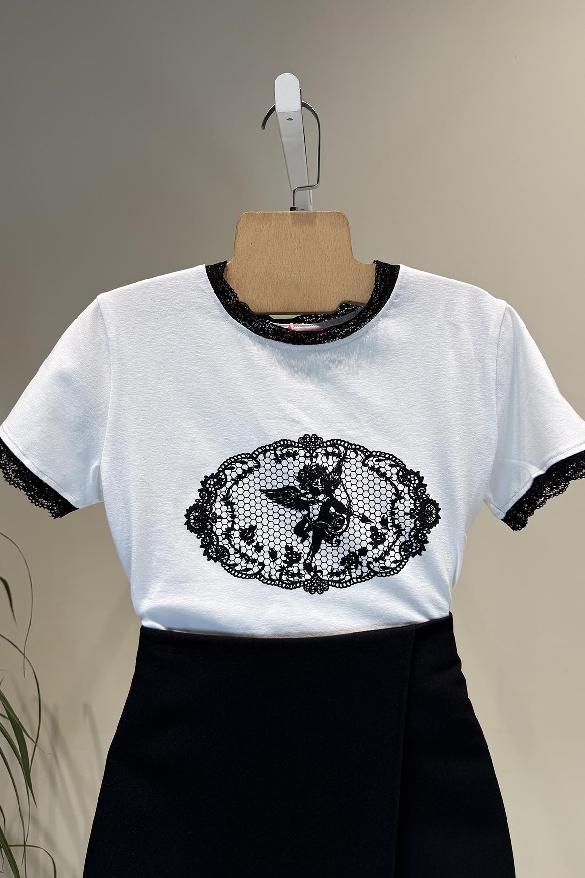 Ekru Dantel Yakalı Crop T Shirt