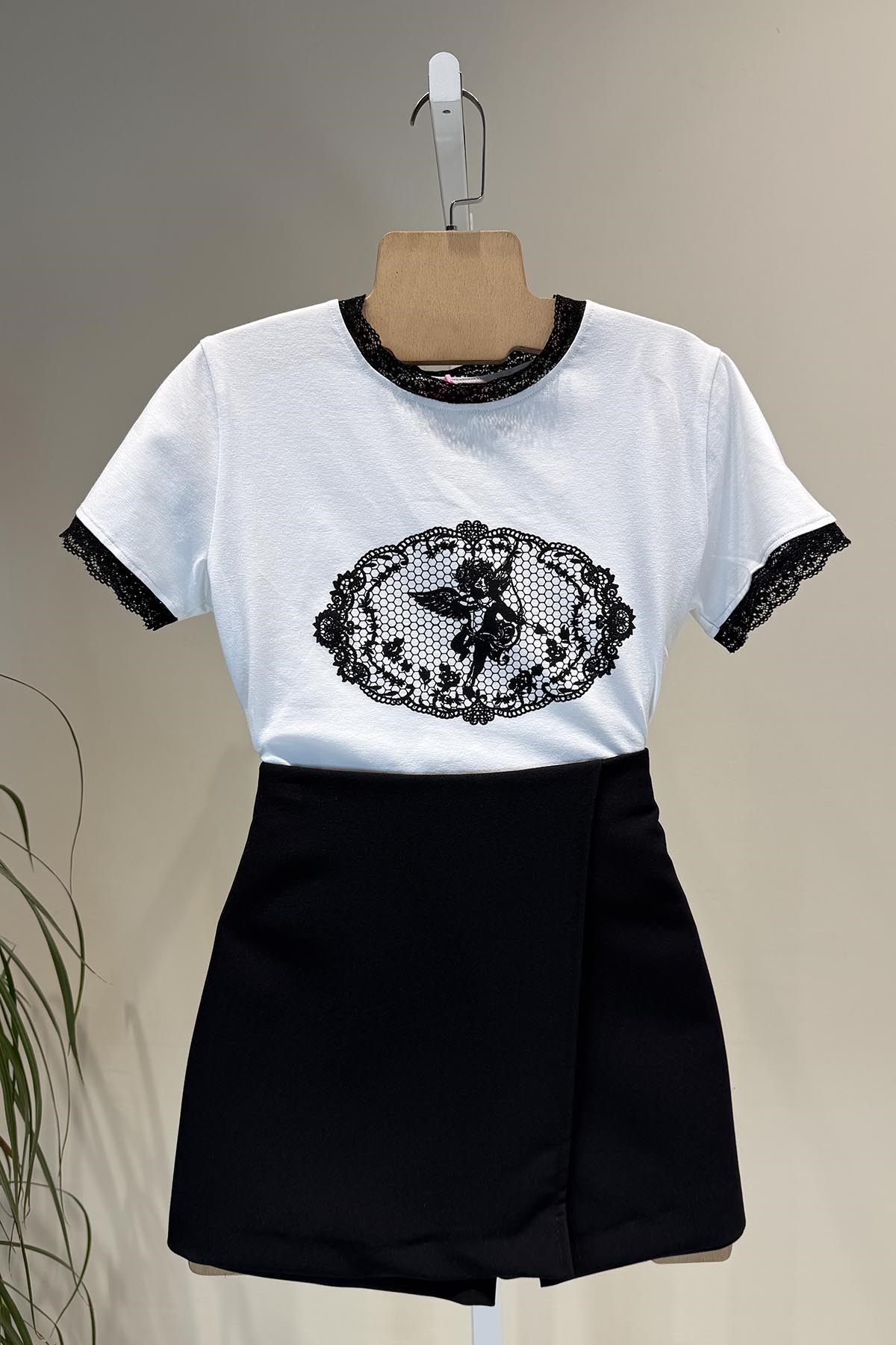 Ekru Dantel Yakalı Crop T Shirt