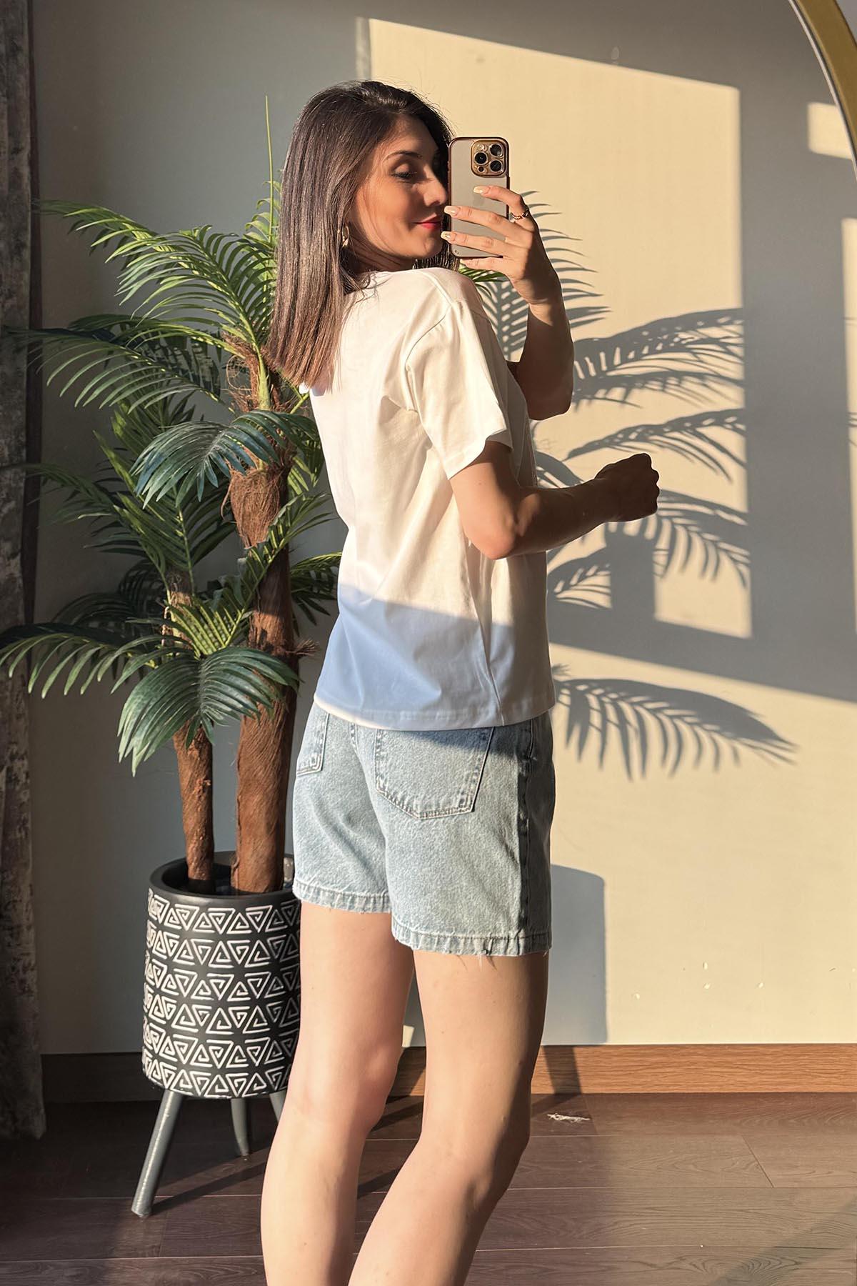 Ekru Gül Detaylı T Shirt
