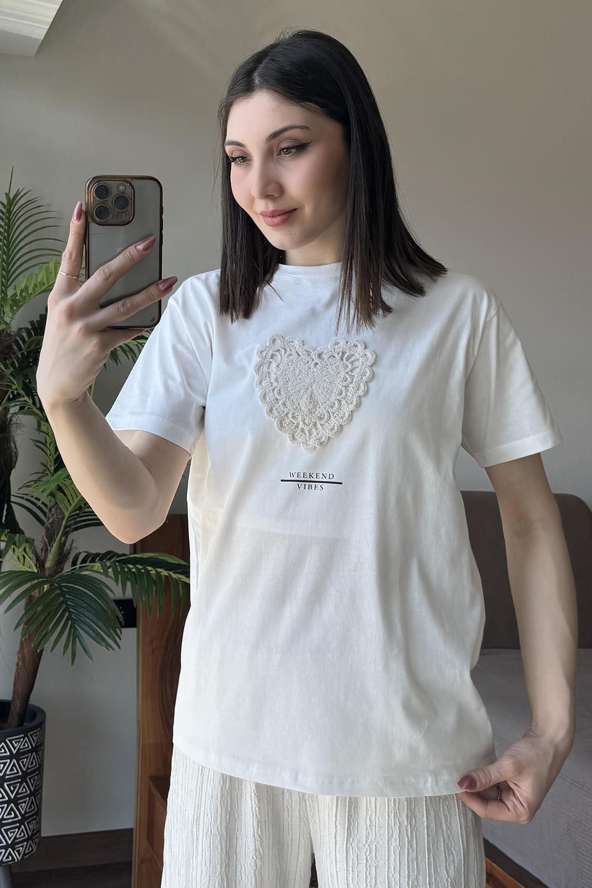 Ekru Kalp İşlemeli T Shirt