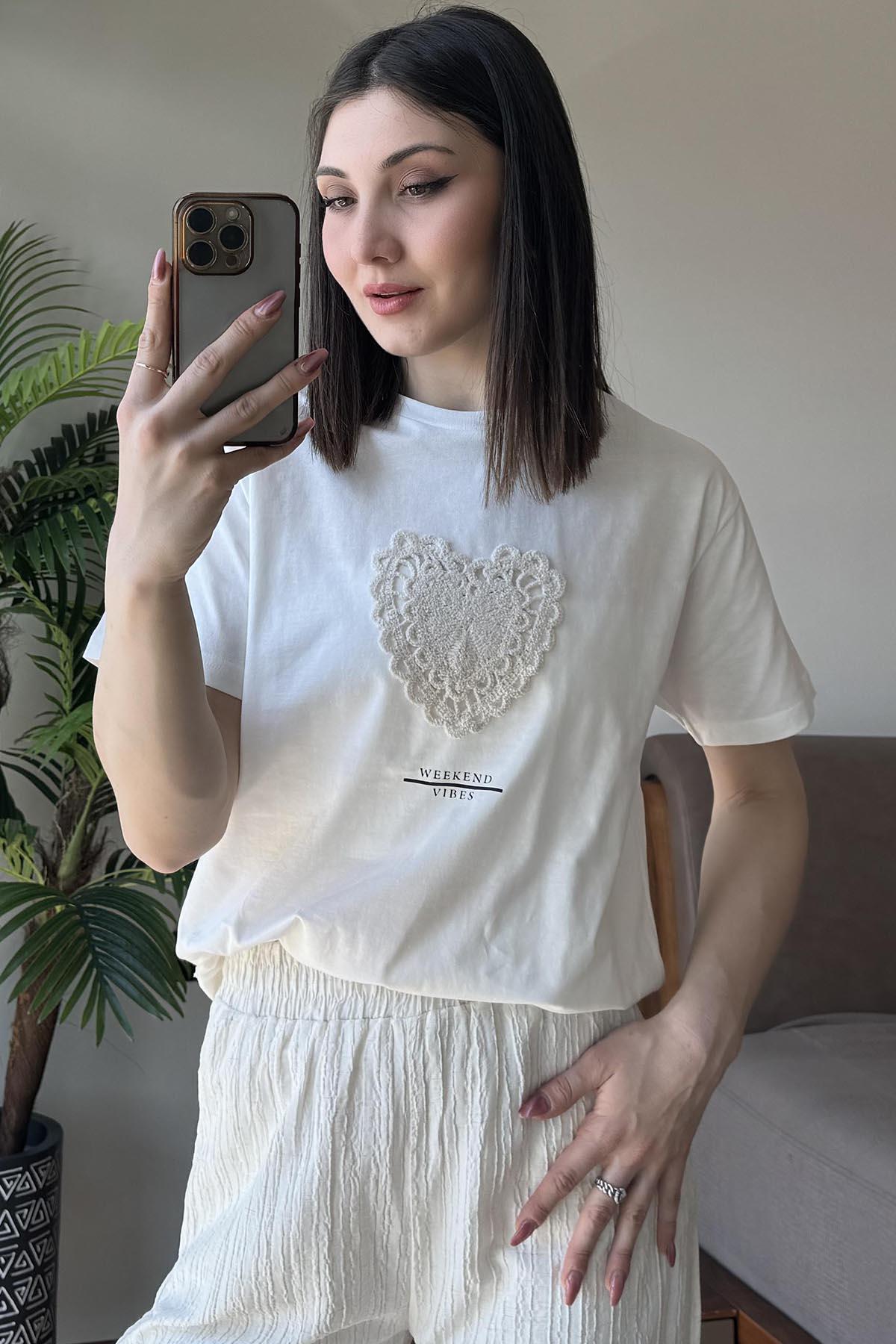 Ekru Kalp İşlemeli T Shirt
