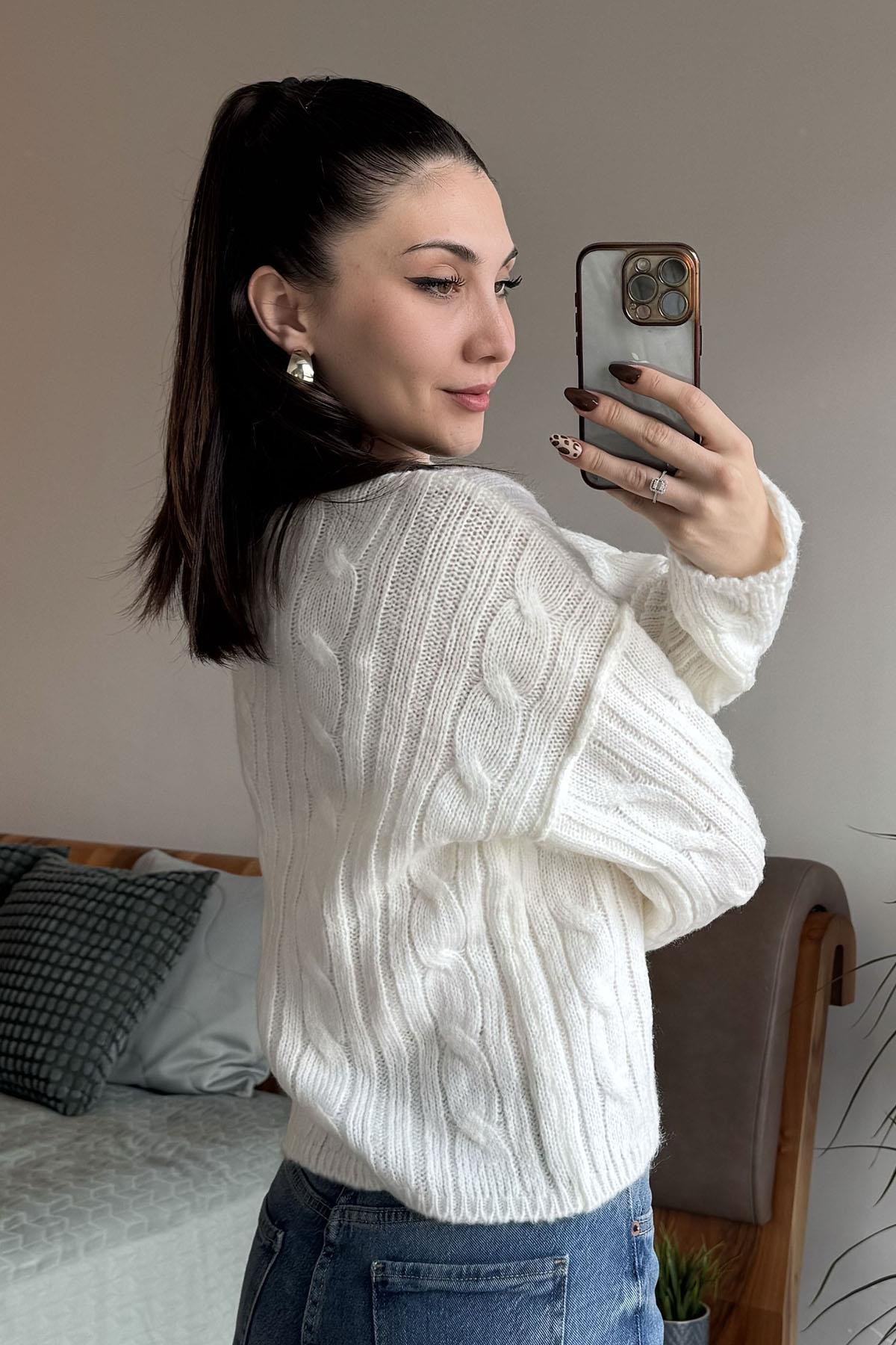 Ekru Olivia Saç Örgülü Triko Kazak