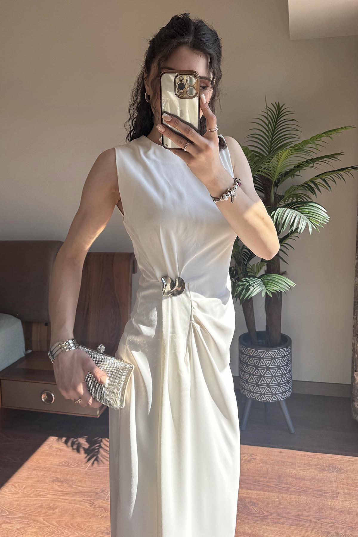 Ekru Toka Detaylı Pileli Elbise
