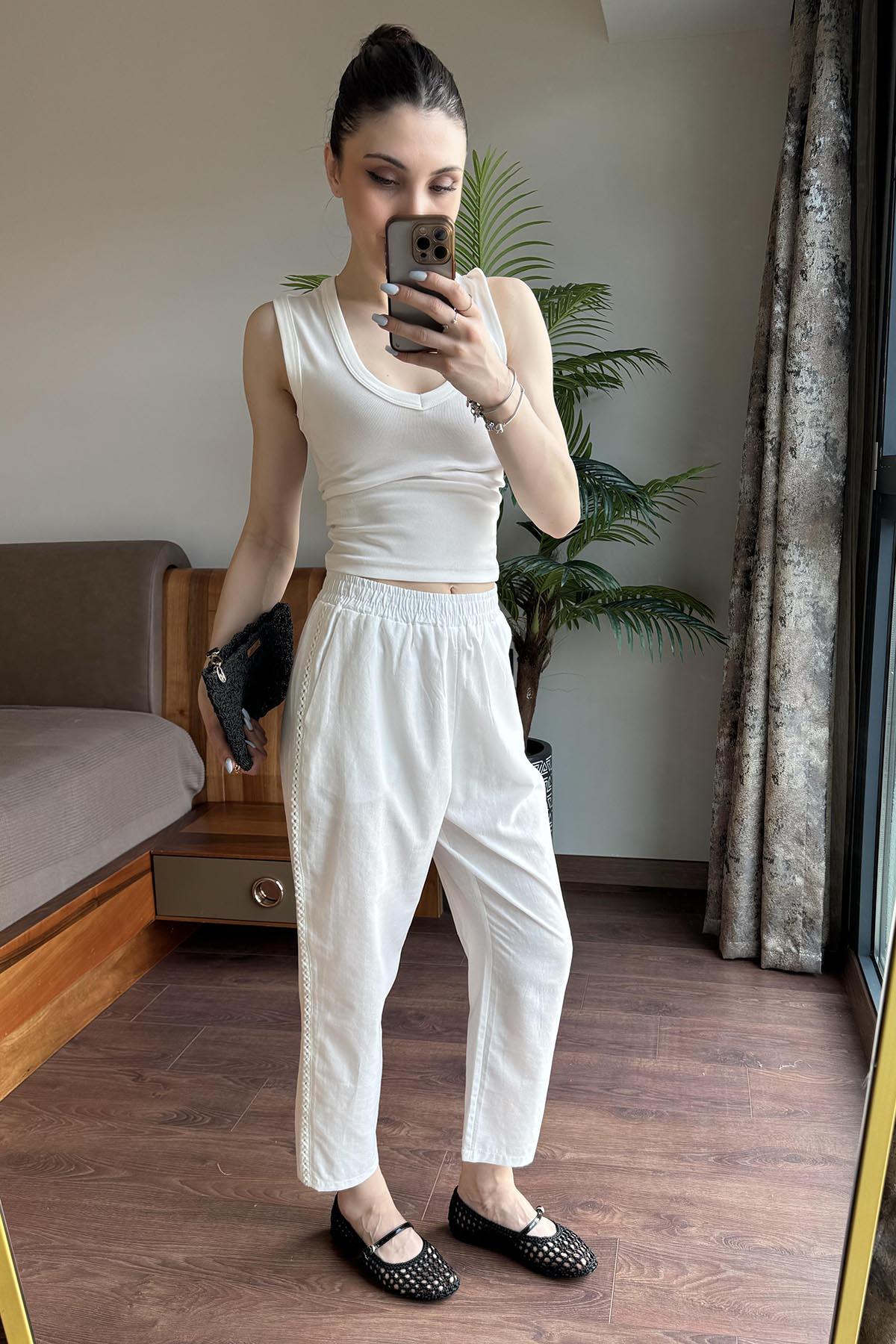 Ekru Yanı Dantel Detaylı Pantolon