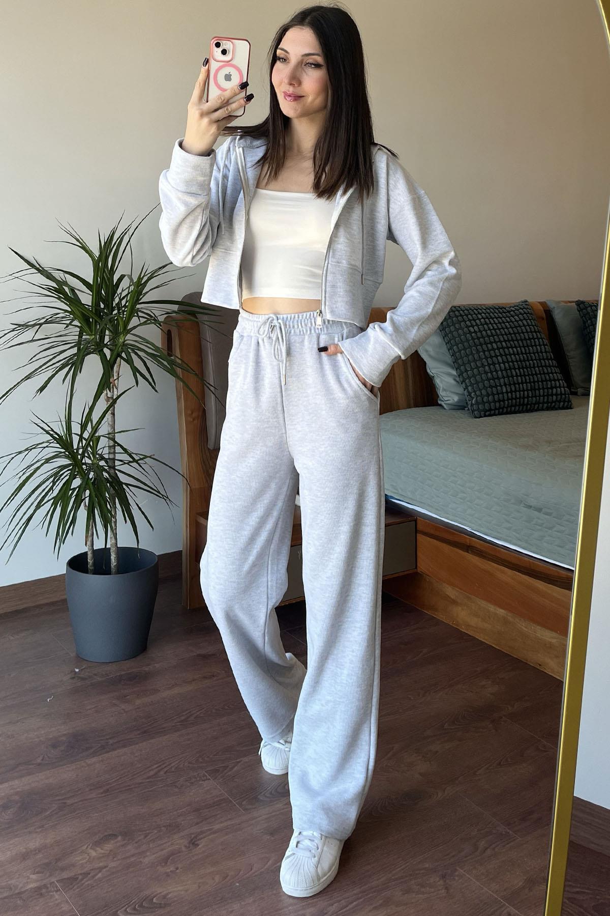 Gri Kapüşon Detaylı Crop Ceketli Takım